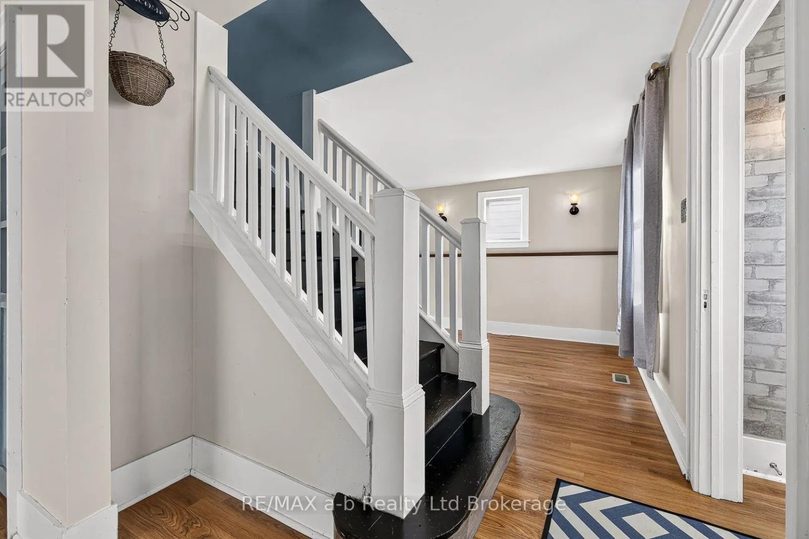 825 JAMES STREET