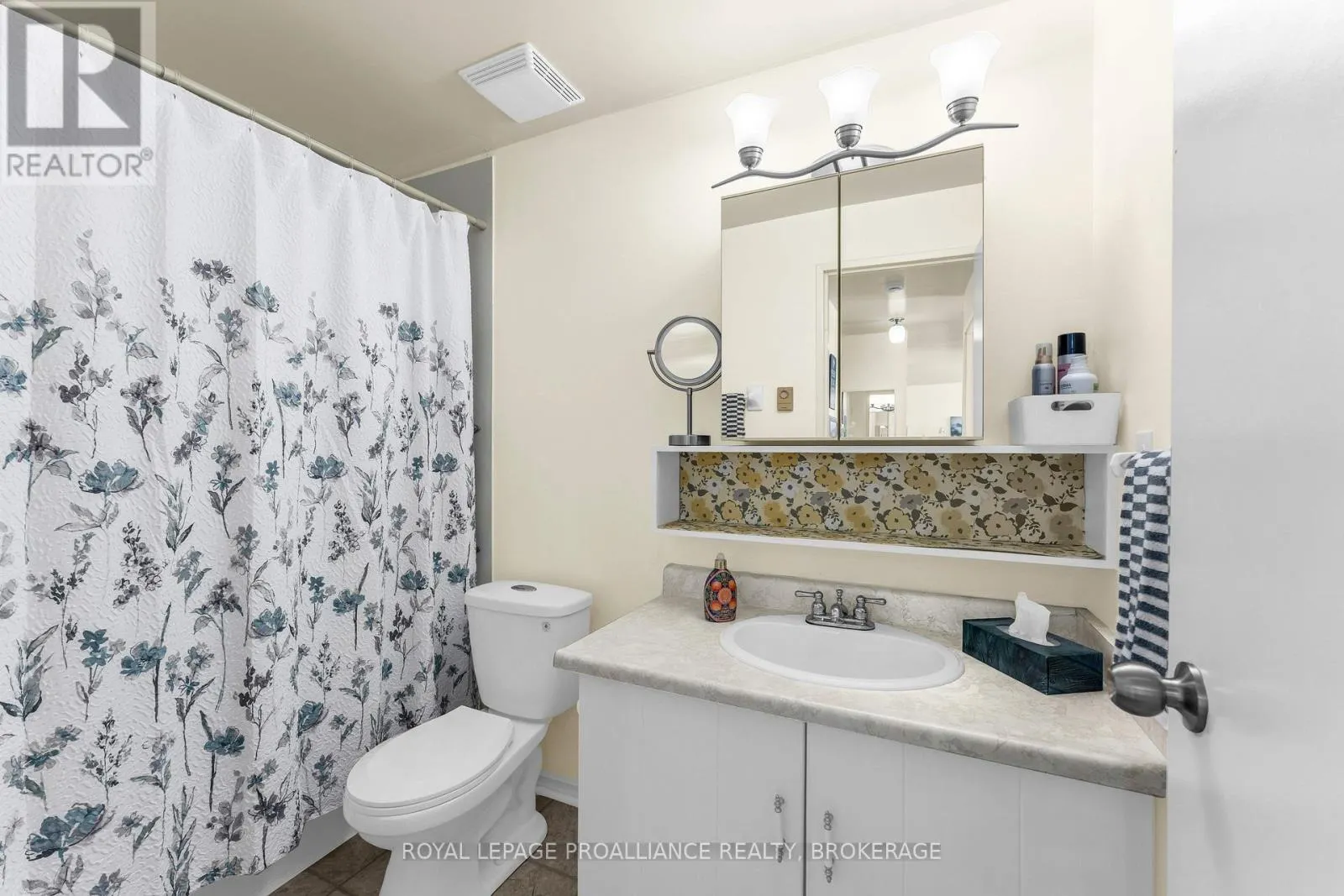 615 - 17 ELDON HALL PLACE #615