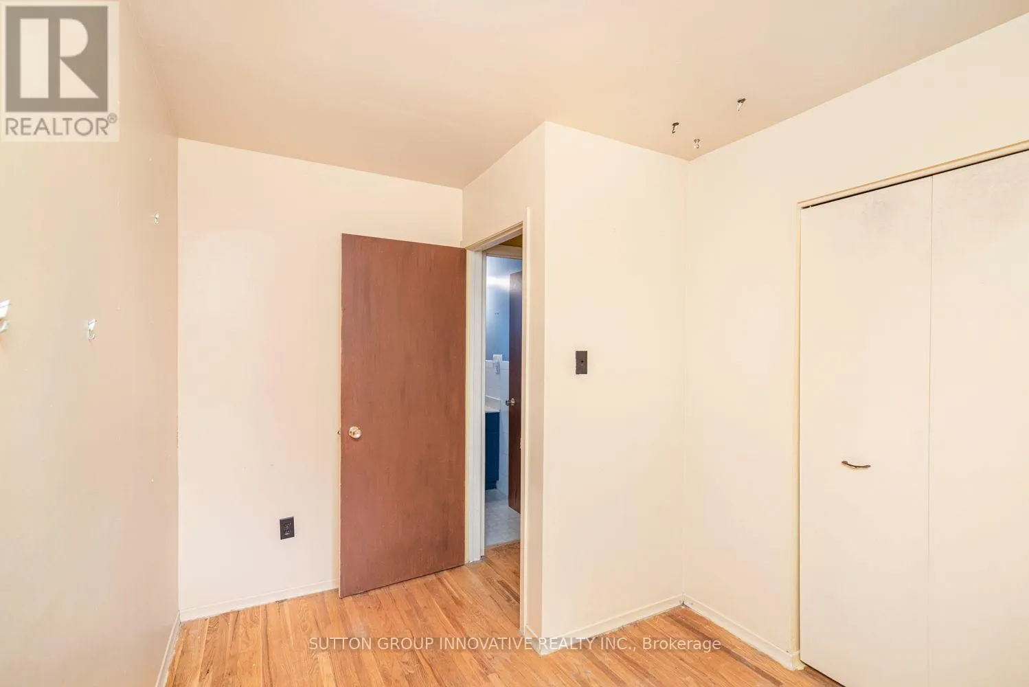 160 BIRCHCLIFFE CRESCENT