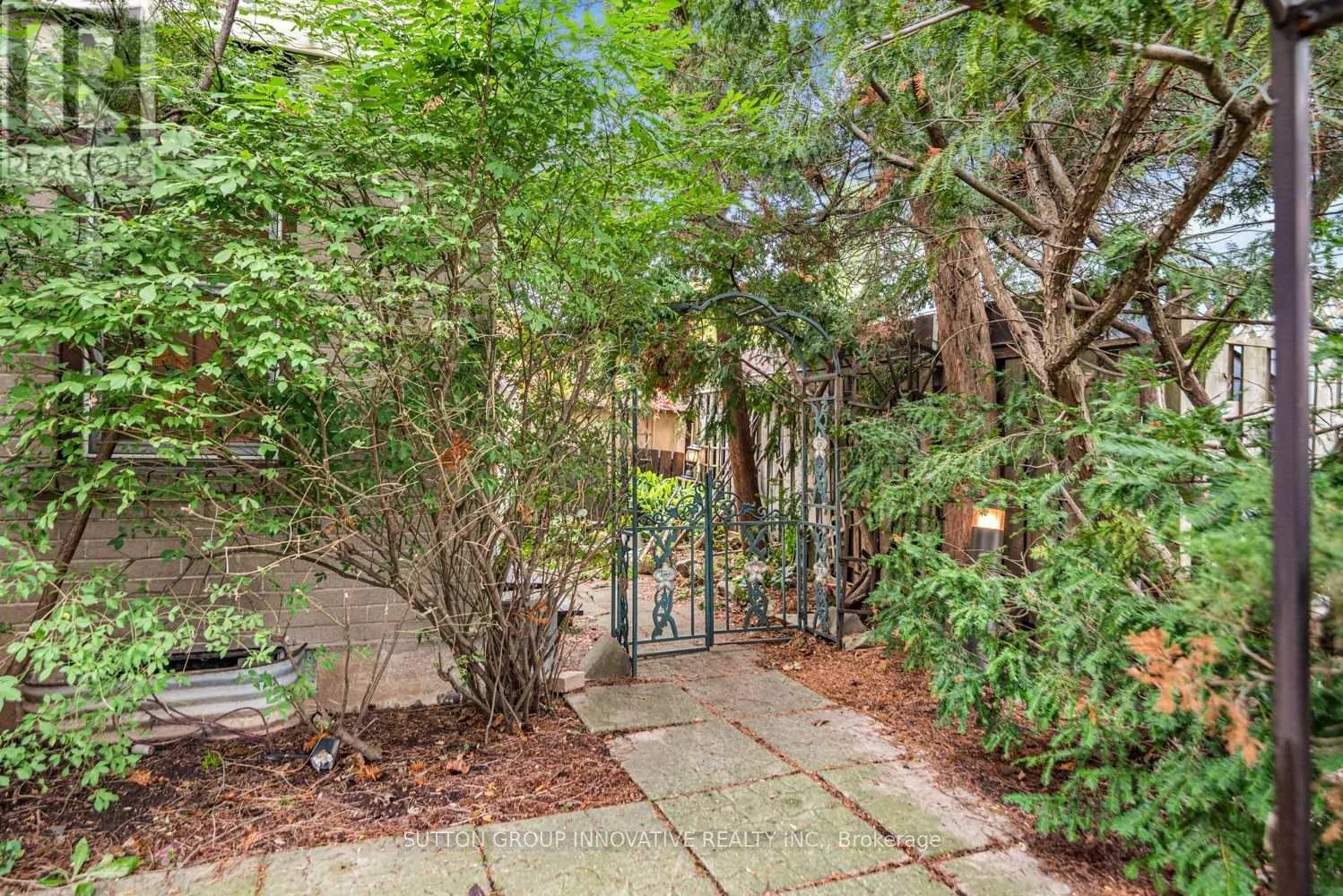 160 BIRCHCLIFFE CRESCENT