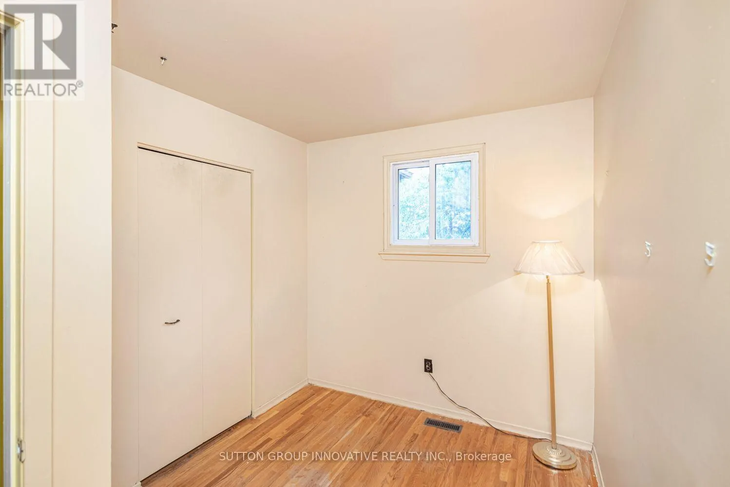 160 BIRCHCLIFFE CRESCENT