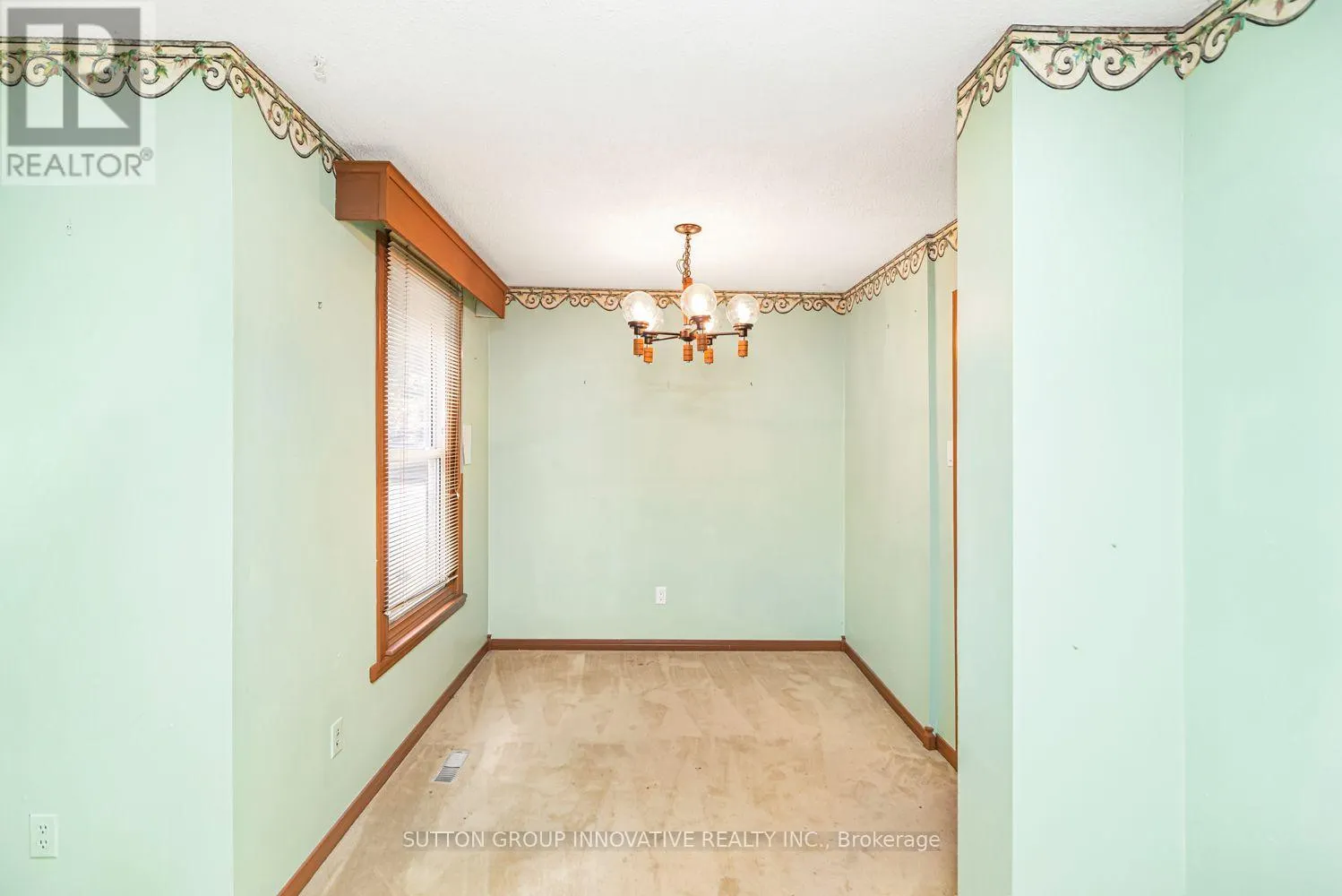160 BIRCHCLIFFE CRESCENT