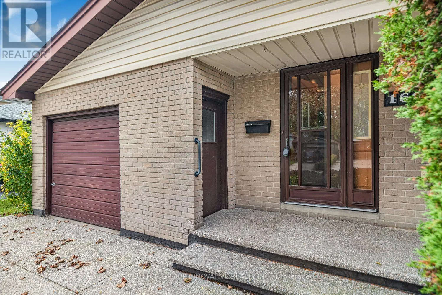 160 BIRCHCLIFFE CRESCENT