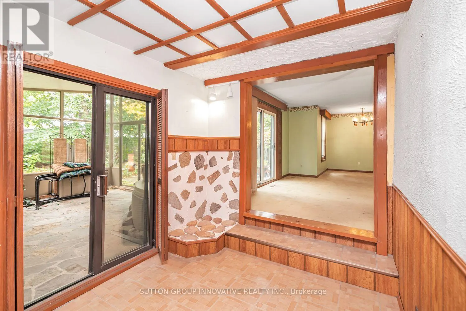 160 BIRCHCLIFFE CRESCENT