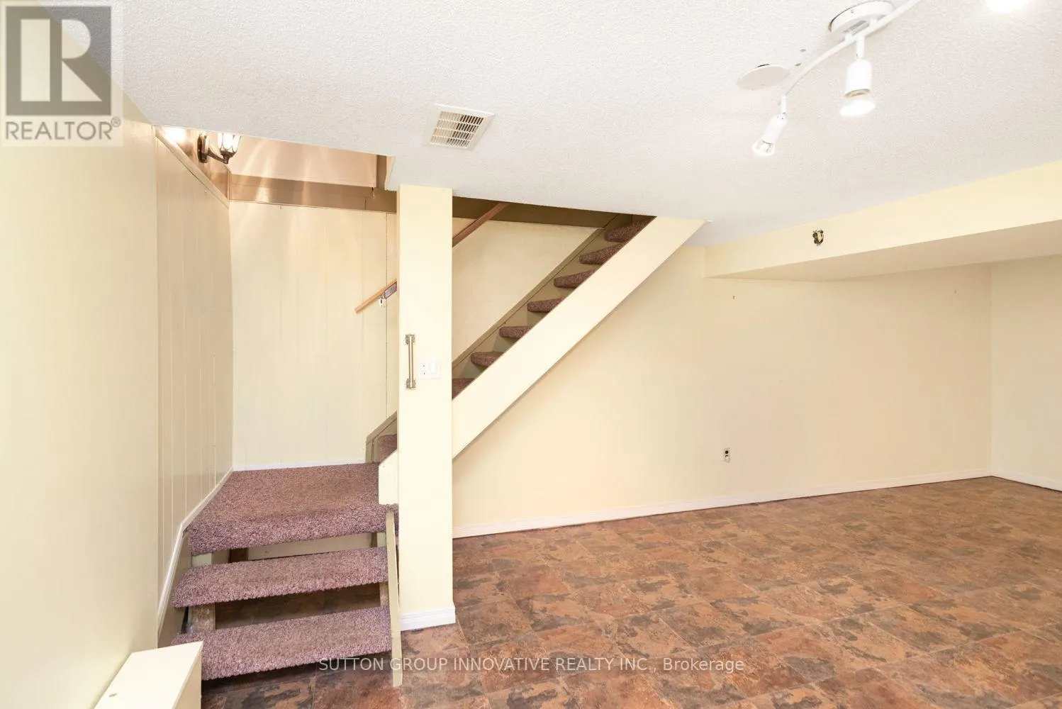 160 BIRCHCLIFFE CRESCENT