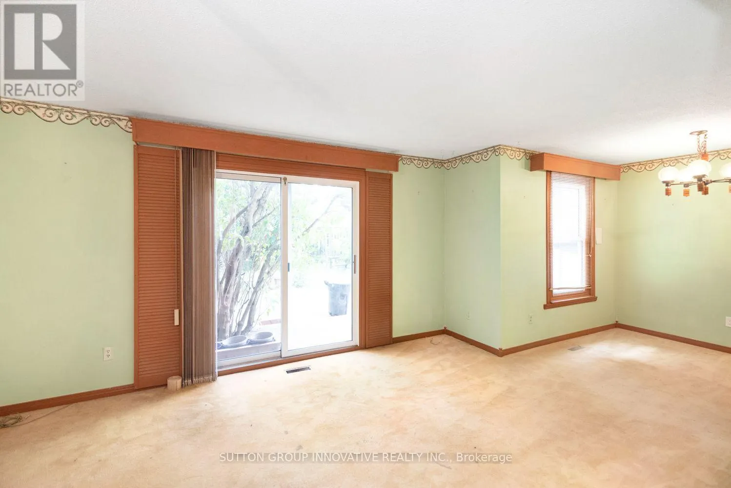 160 BIRCHCLIFFE CRESCENT
