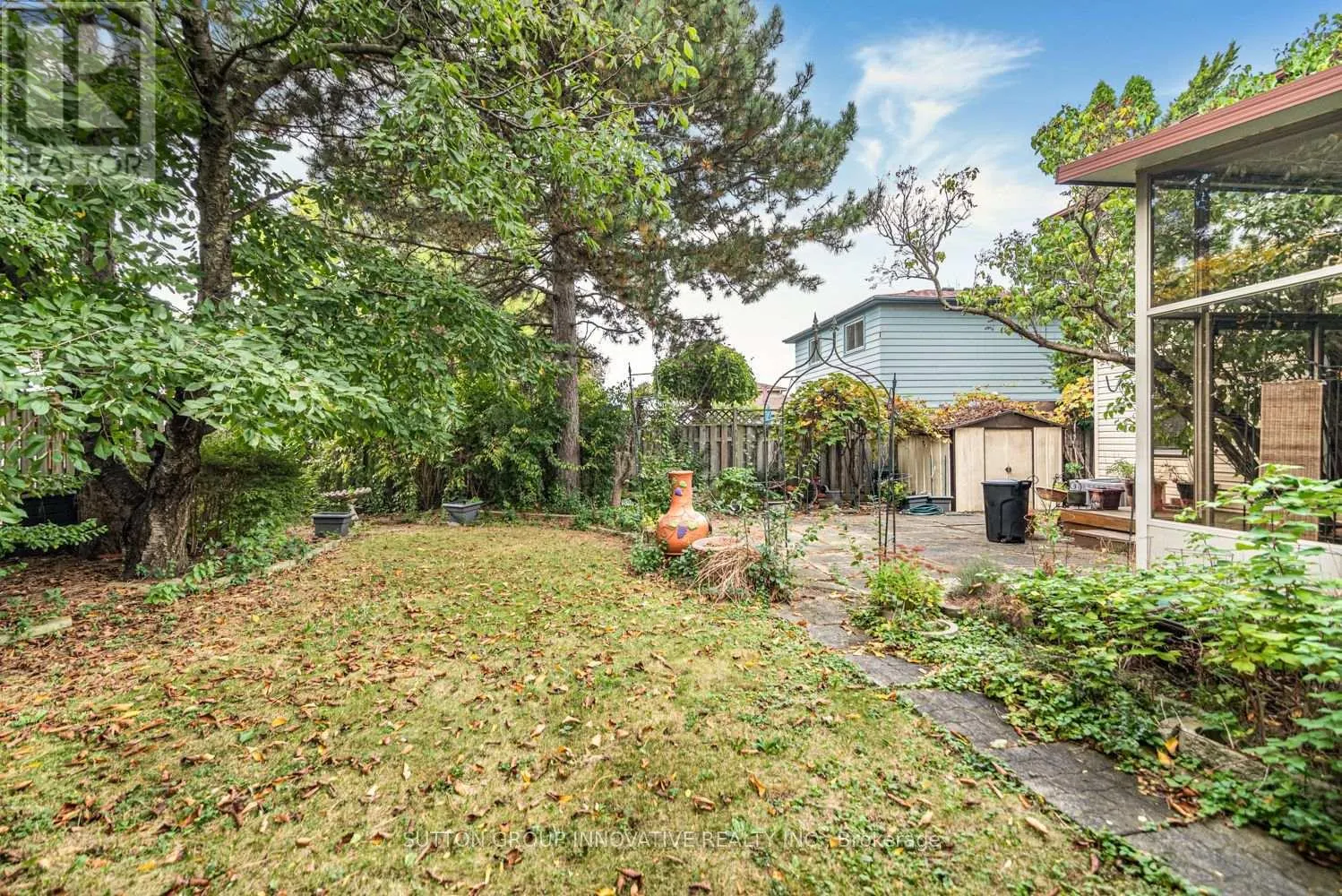 160 BIRCHCLIFFE CRESCENT