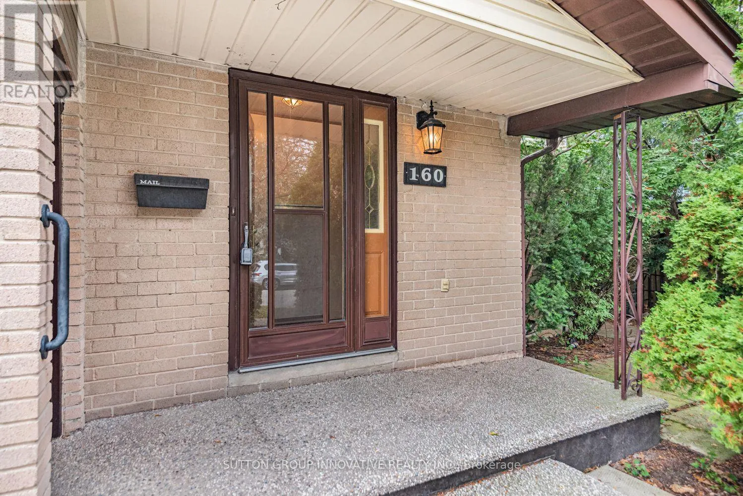 160 BIRCHCLIFFE CRESCENT