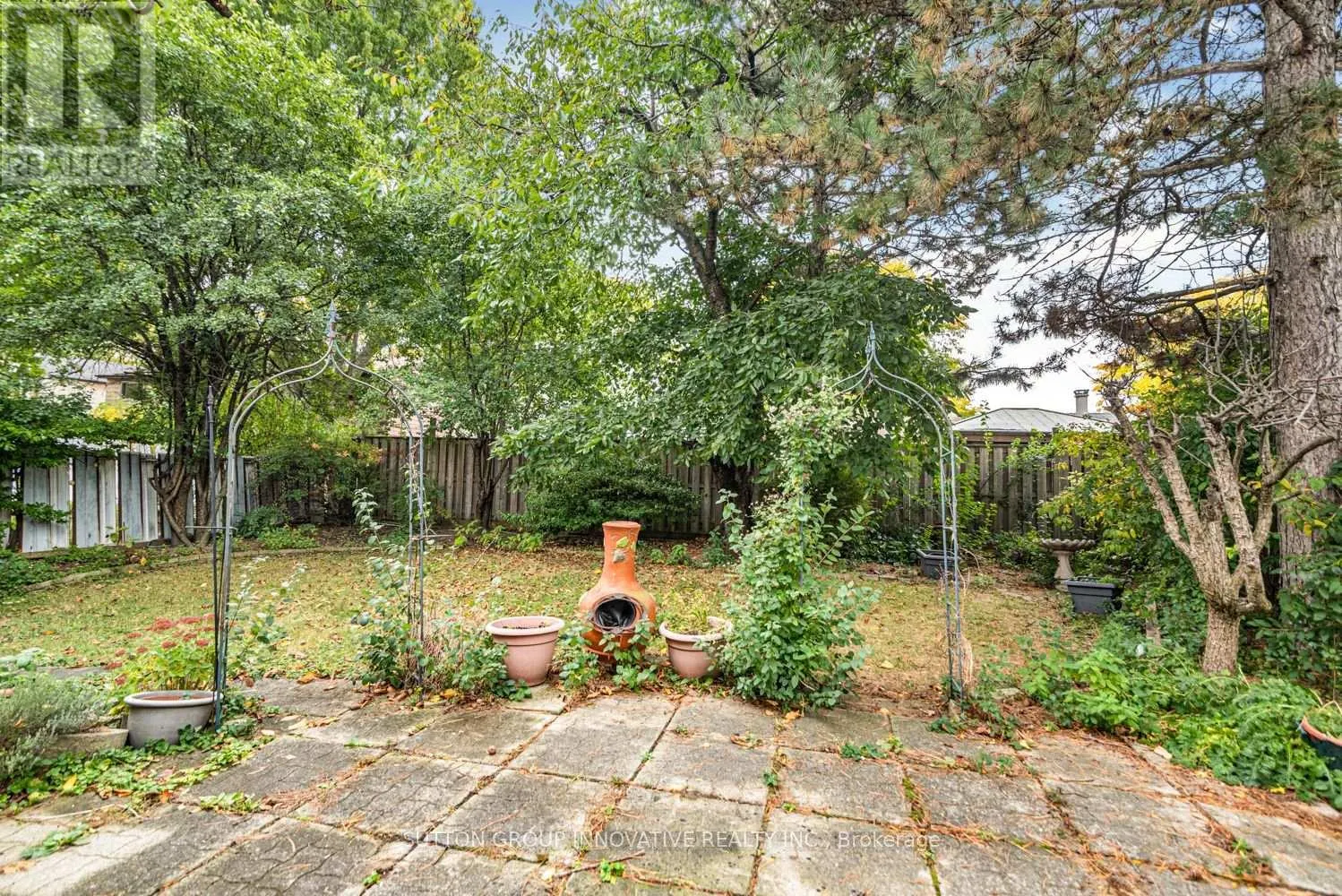 160 BIRCHCLIFFE CRESCENT