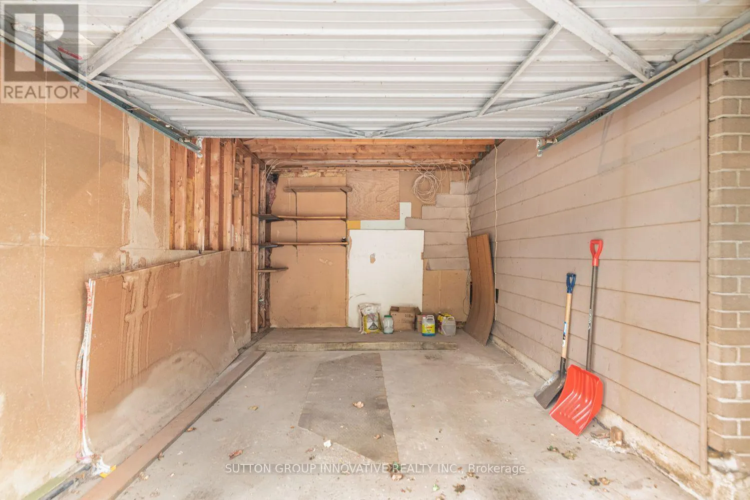 160 BIRCHCLIFFE CRESCENT