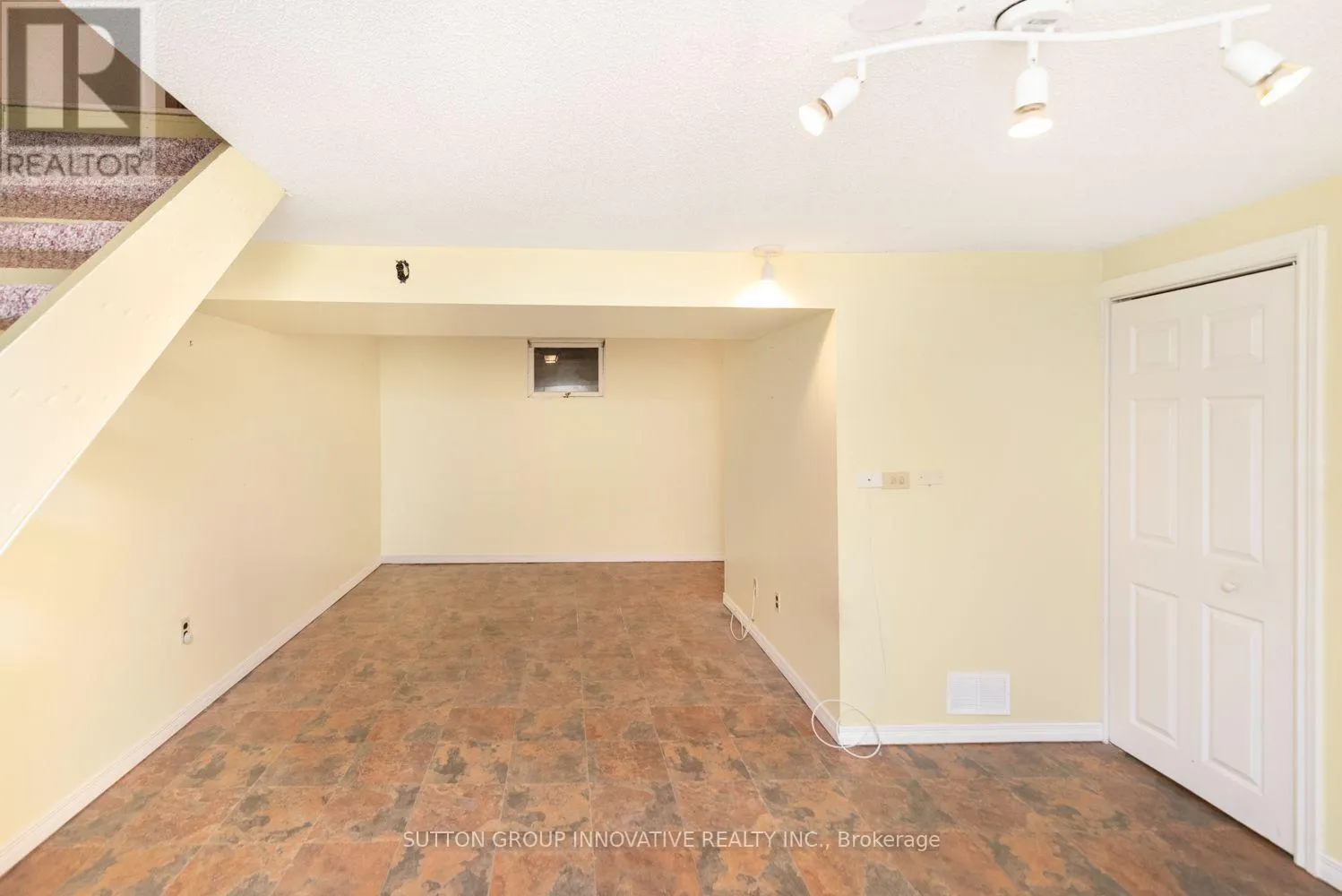 160 BIRCHCLIFFE CRESCENT
