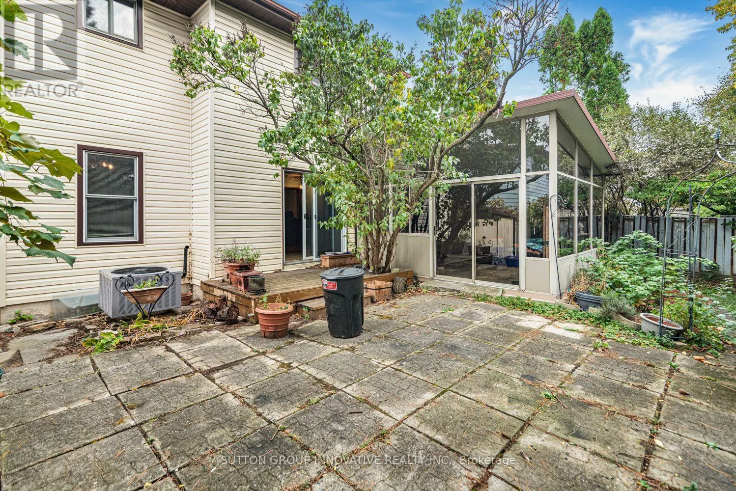 160 BIRCHCLIFFE CRESCENT