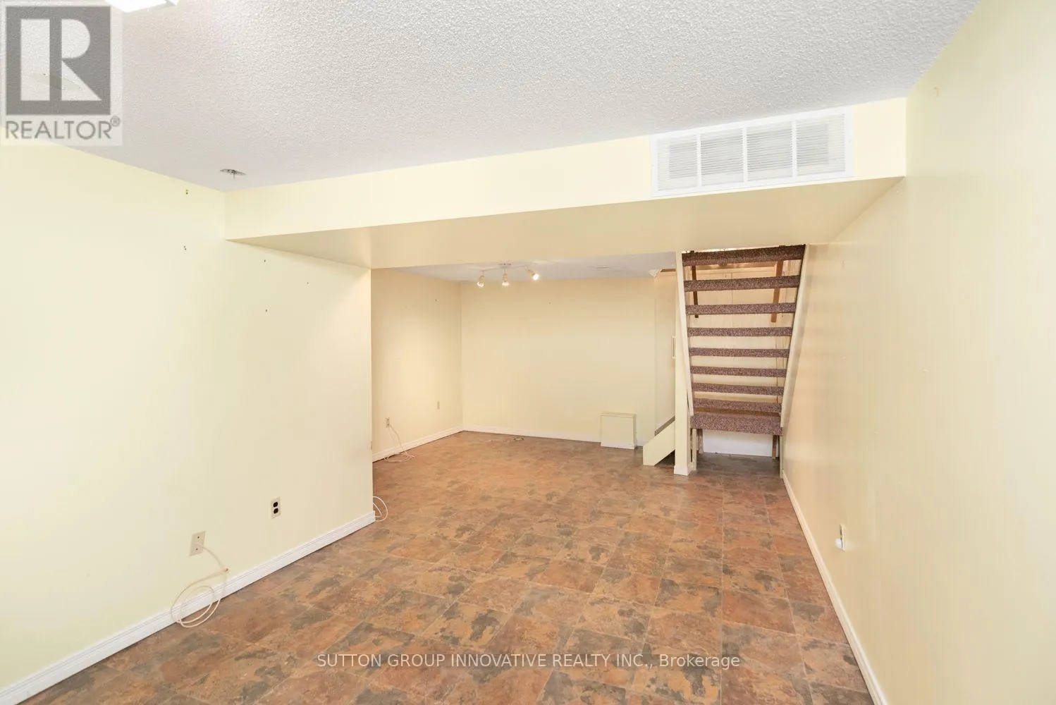 160 BIRCHCLIFFE CRESCENT