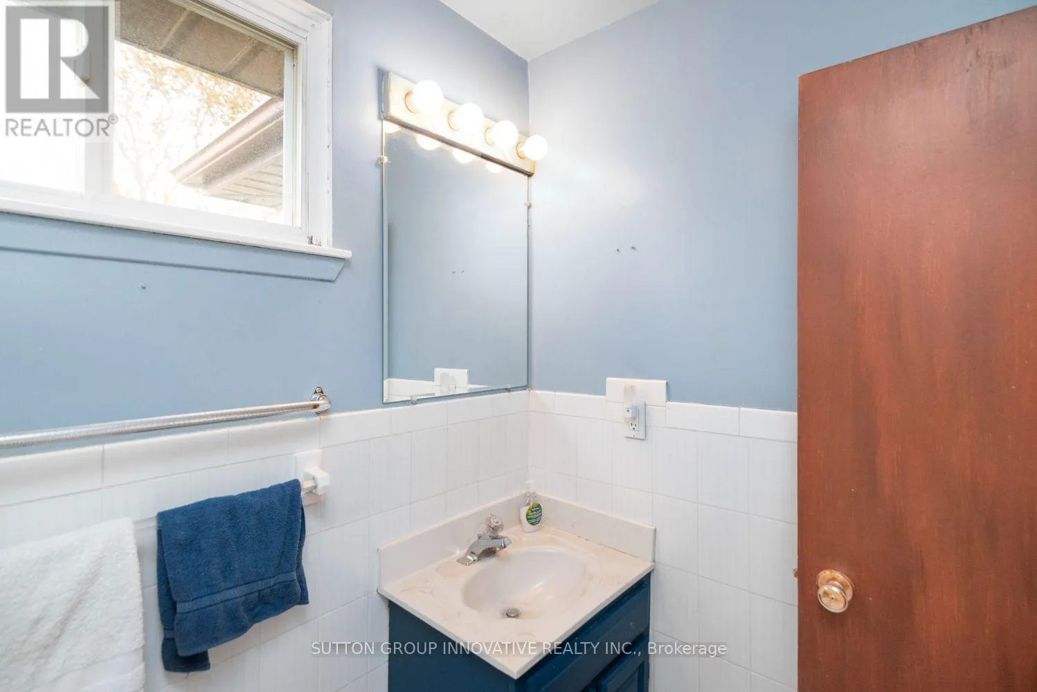 160 BIRCHCLIFFE CRESCENT
