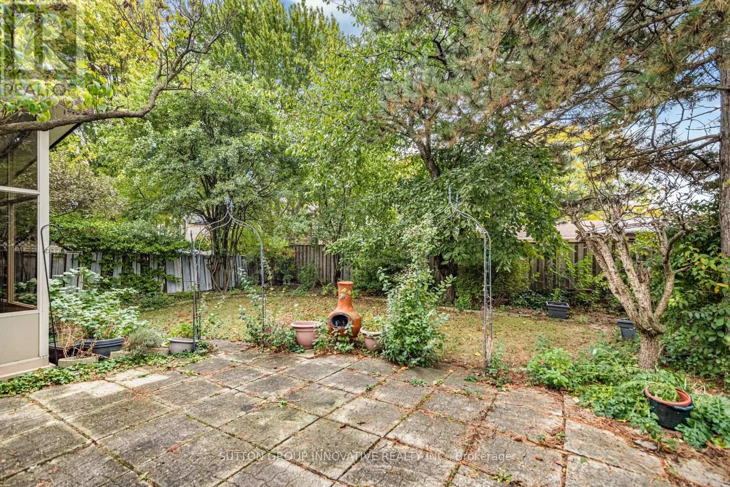 160 BIRCHCLIFFE CRESCENT