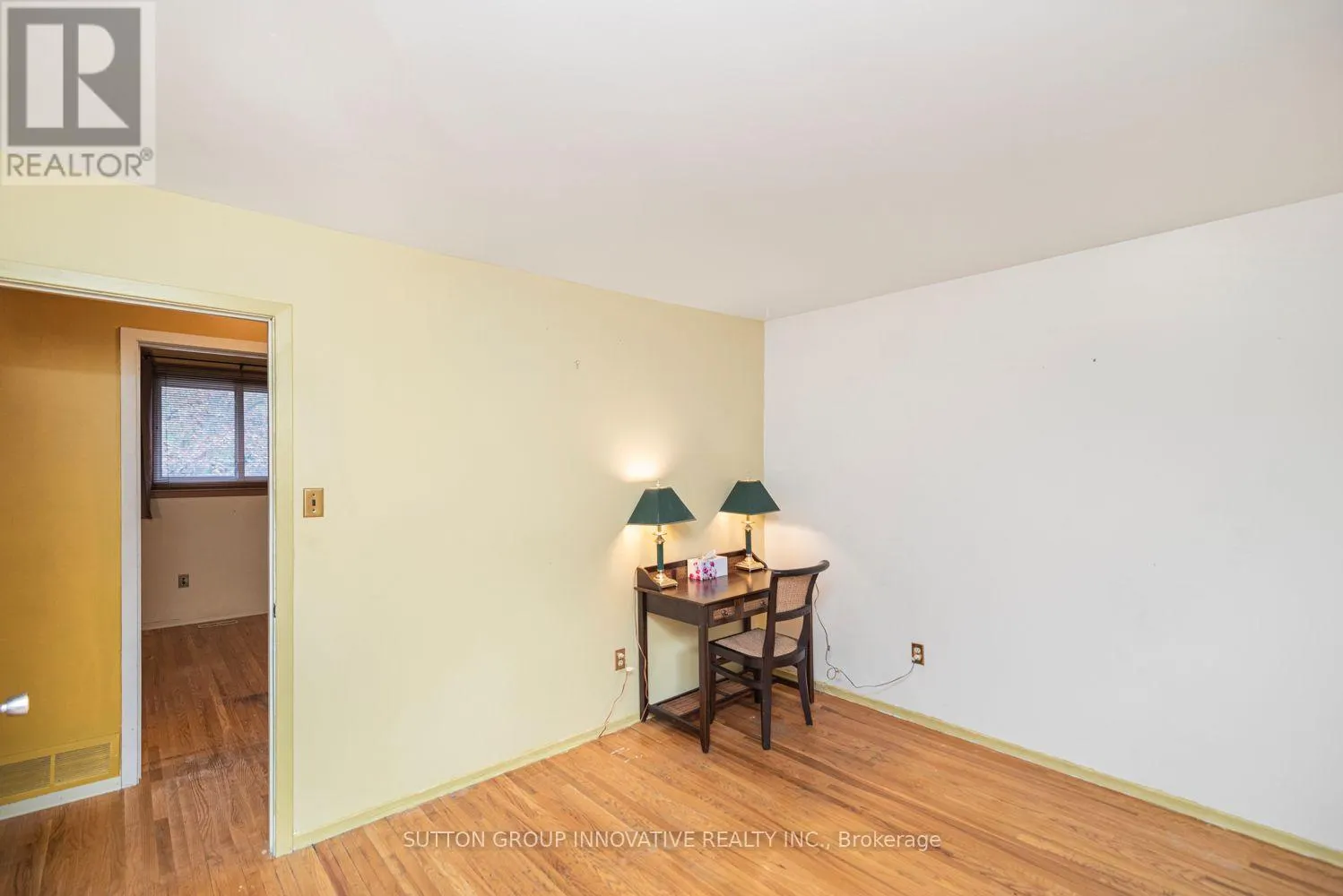 160 BIRCHCLIFFE CRESCENT