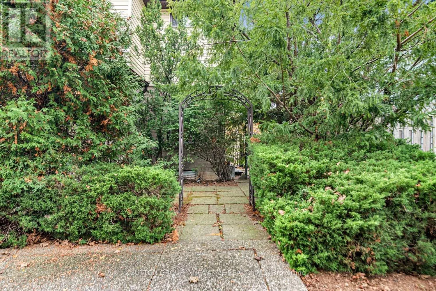 160 BIRCHCLIFFE CRESCENT