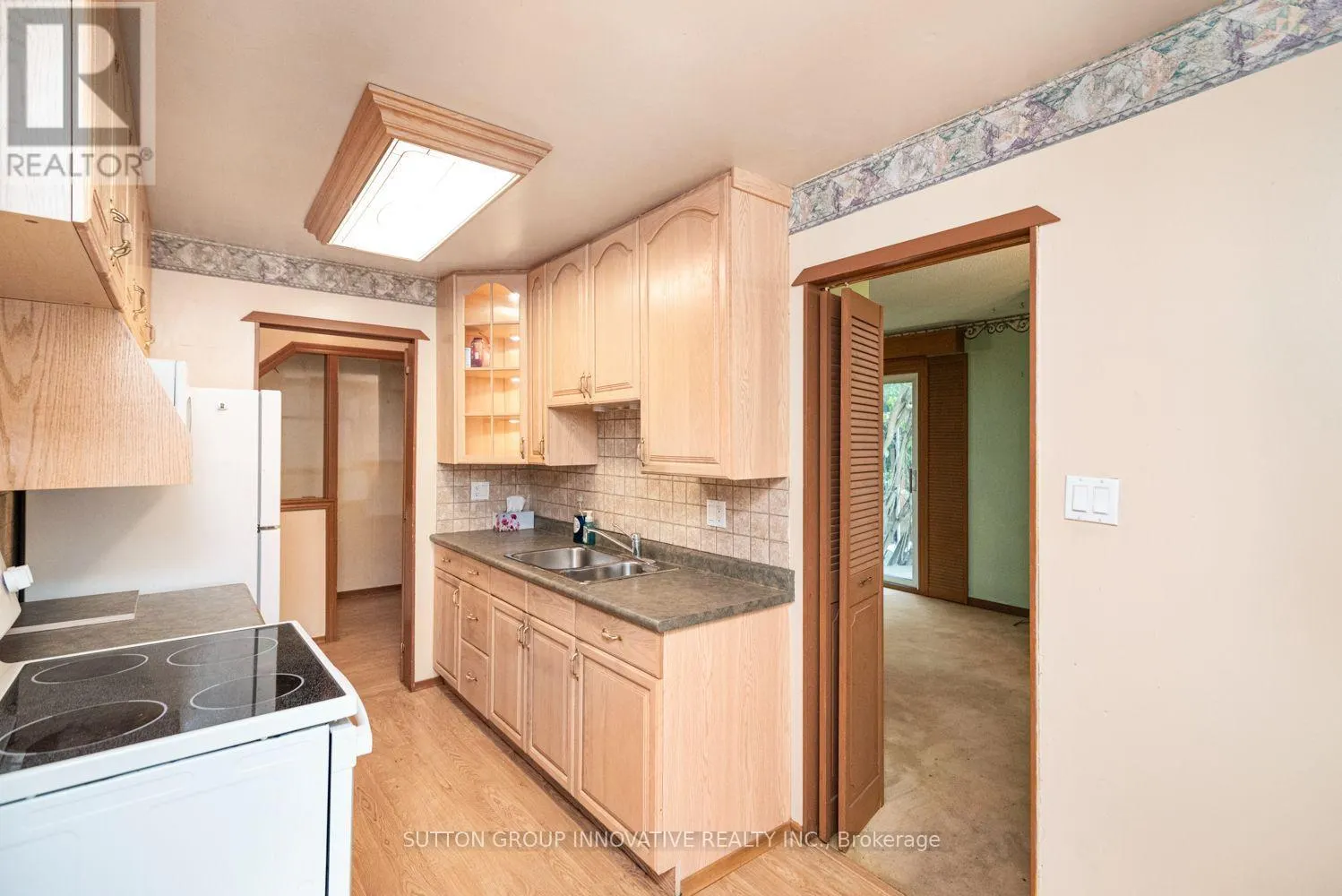 160 BIRCHCLIFFE CRESCENT
