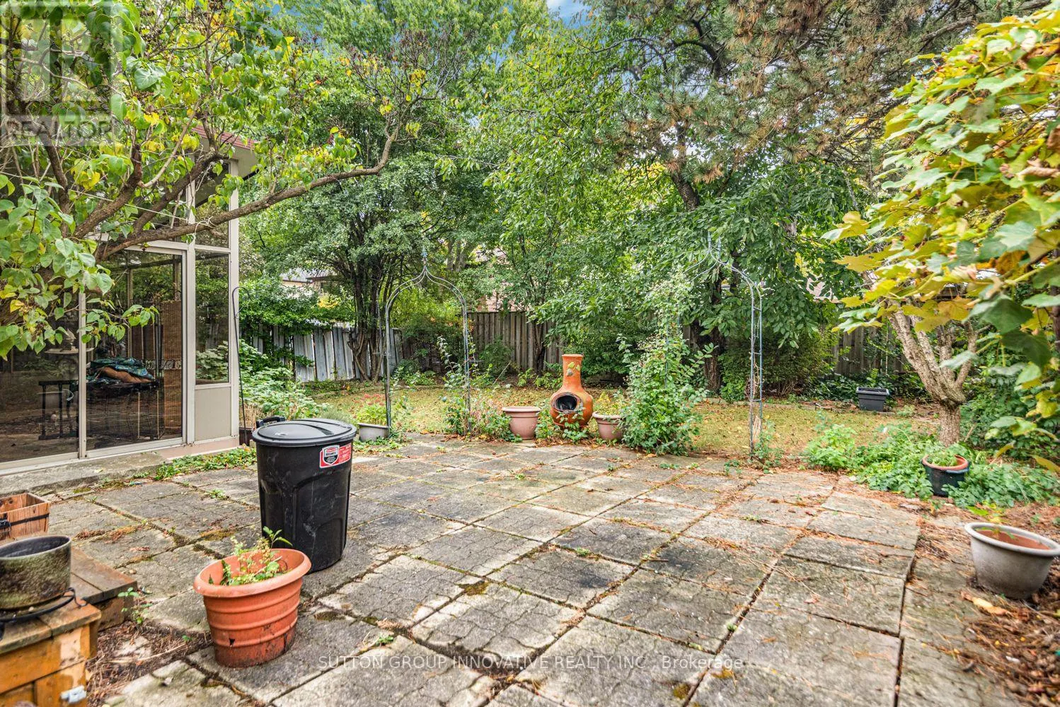 160 BIRCHCLIFFE CRESCENT