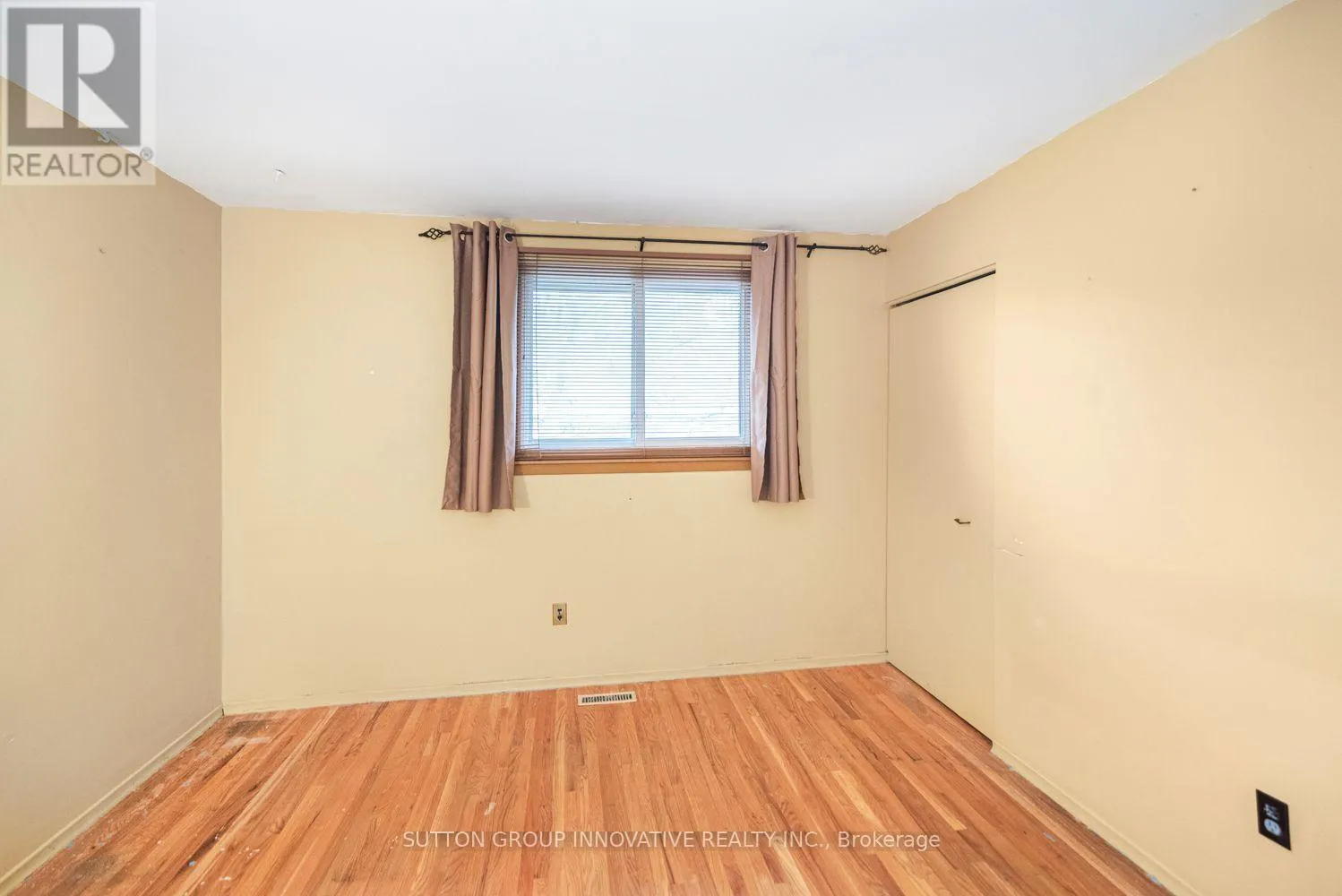 160 BIRCHCLIFFE CRESCENT