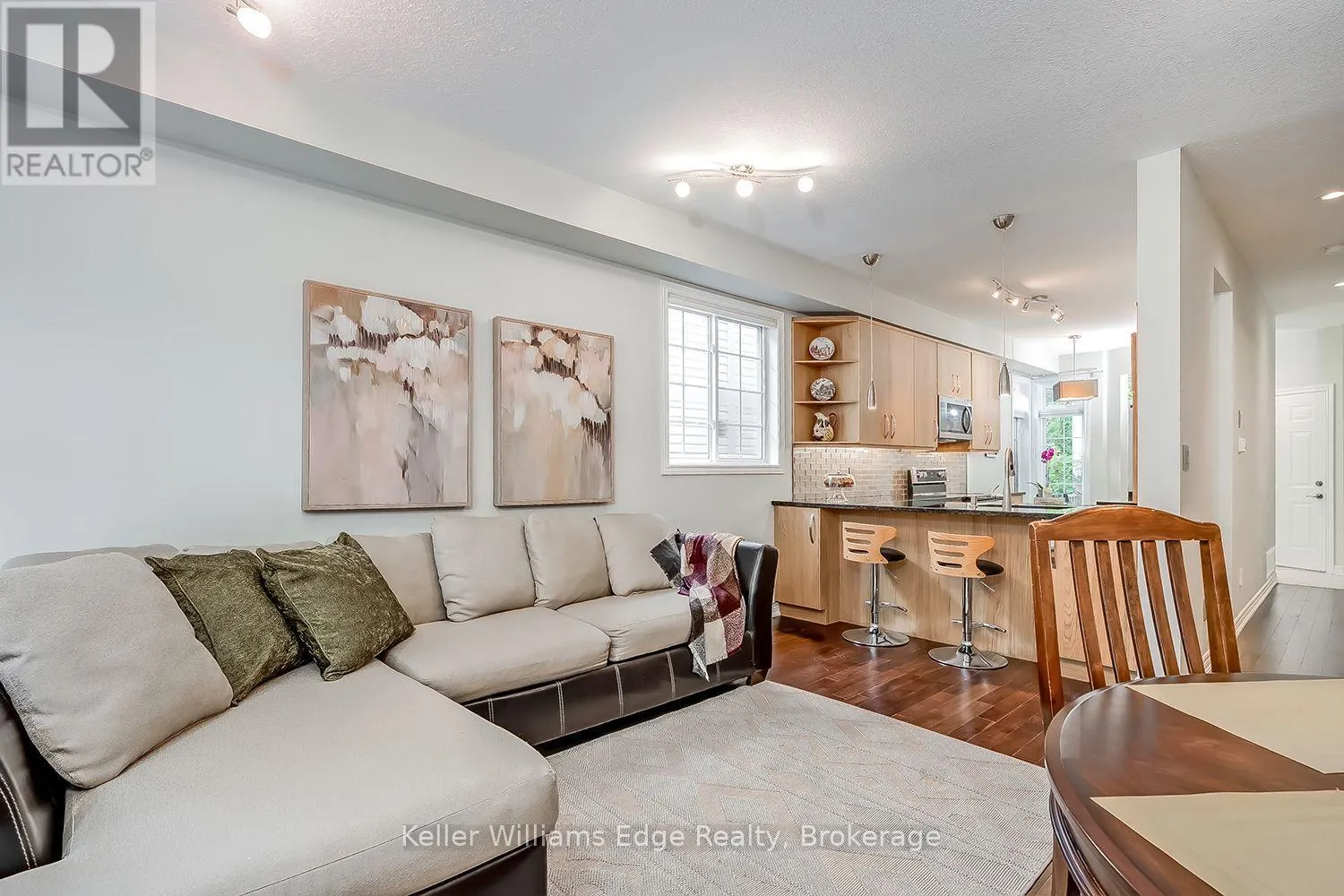 46 SUNNYCROFT COURT W