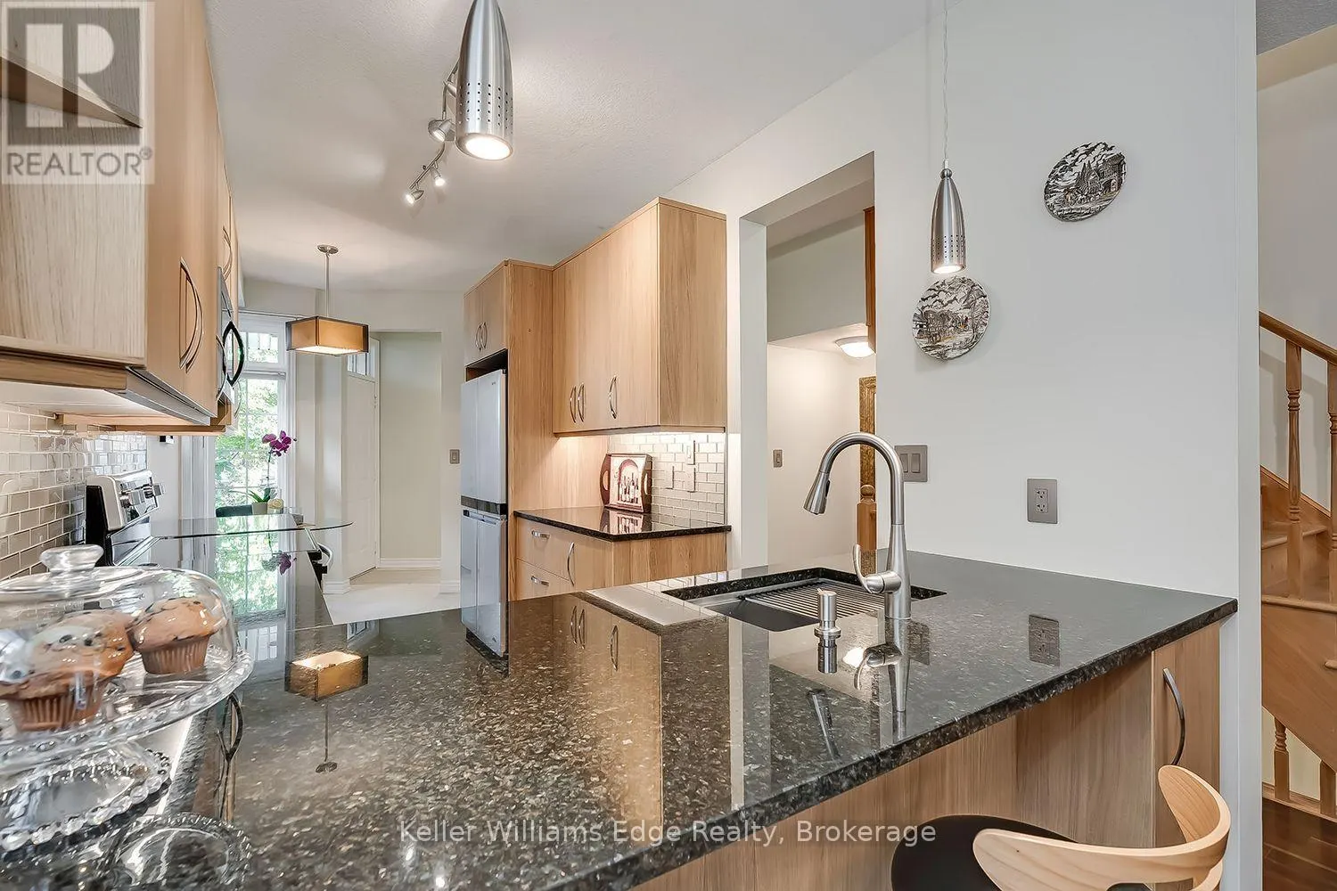 46 SUNNYCROFT COURT W