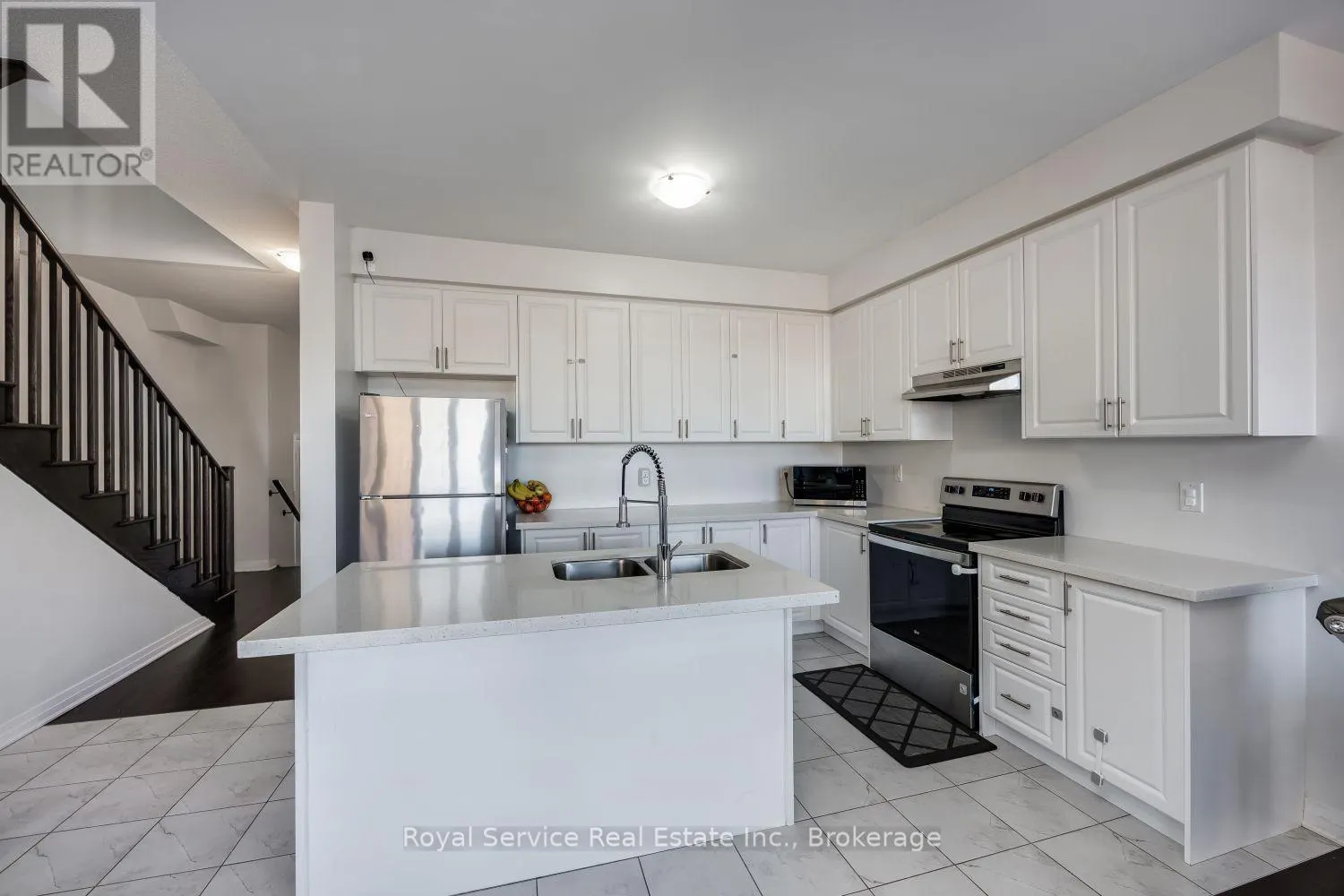 3 HORIZON AVENUE