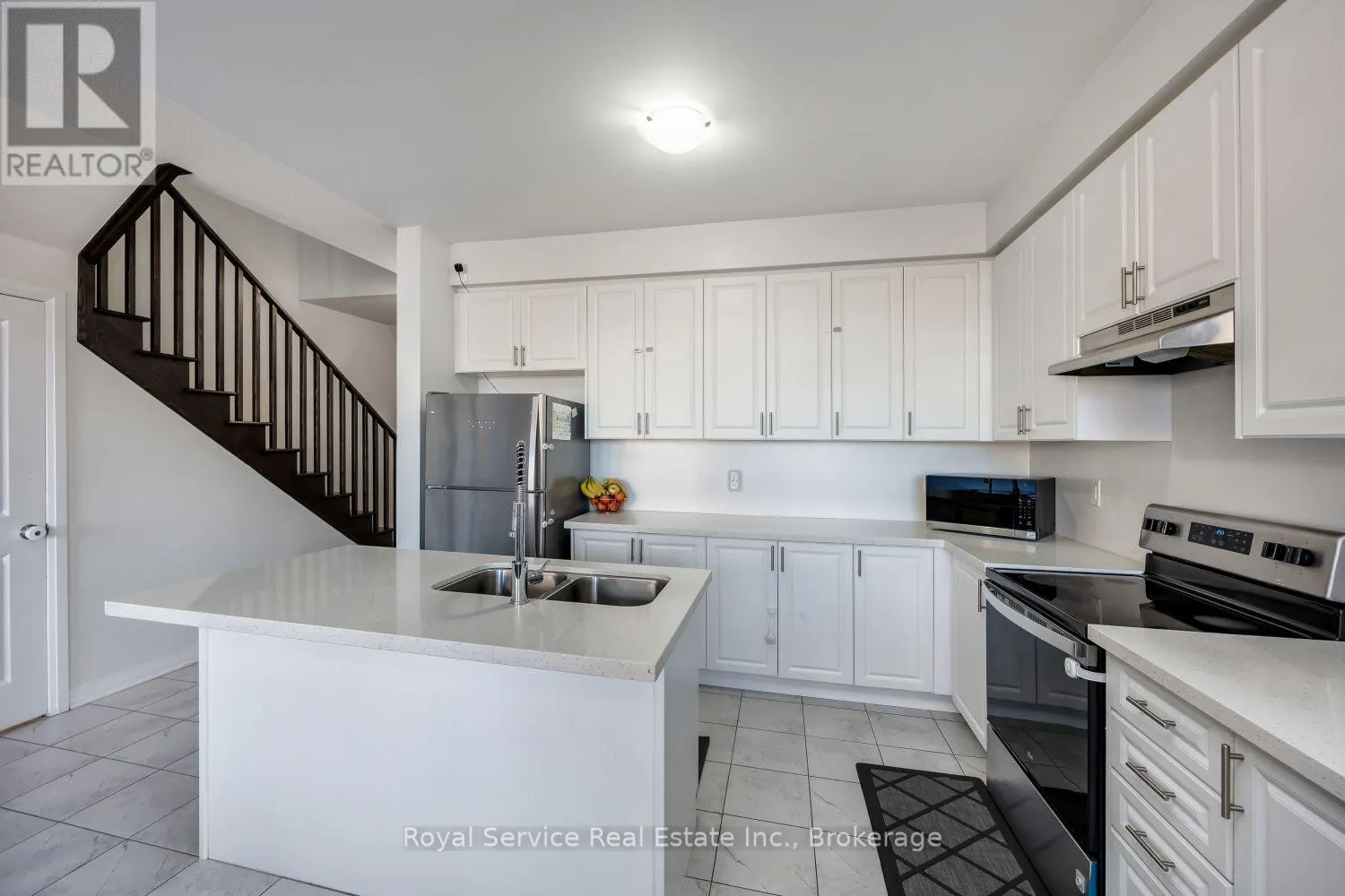 3 HORIZON AVENUE