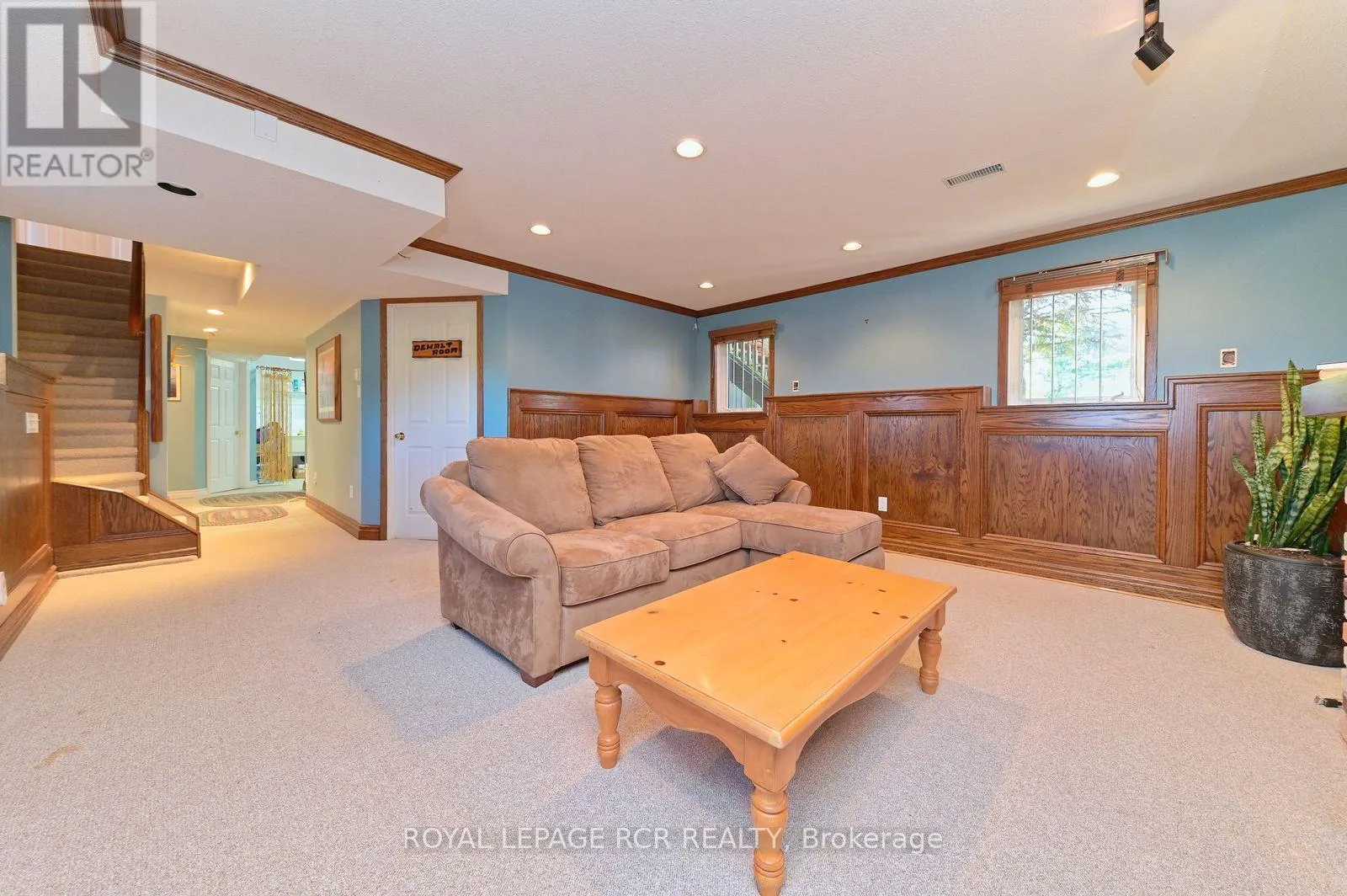21 LLOYDS TRAVERSE CRESCENT