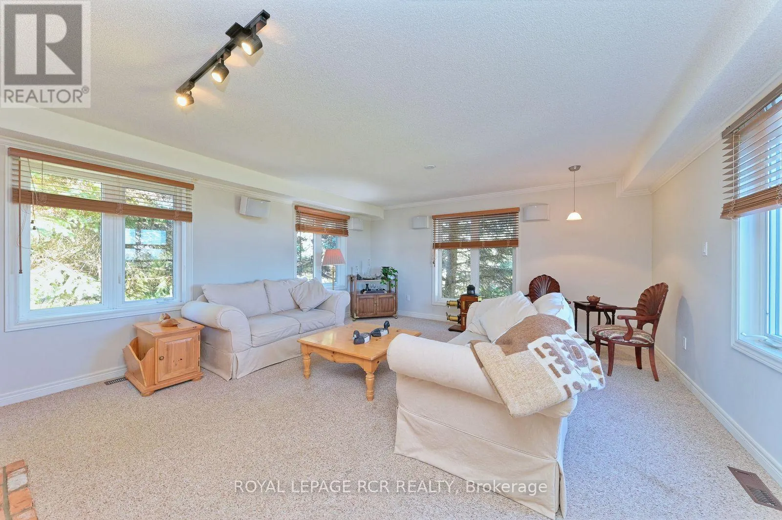 21 LLOYDS TRAVERSE CRESCENT