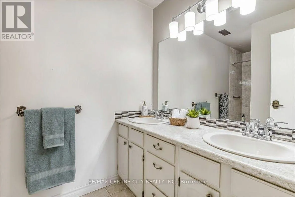 11 - 125 ELM STREET #11