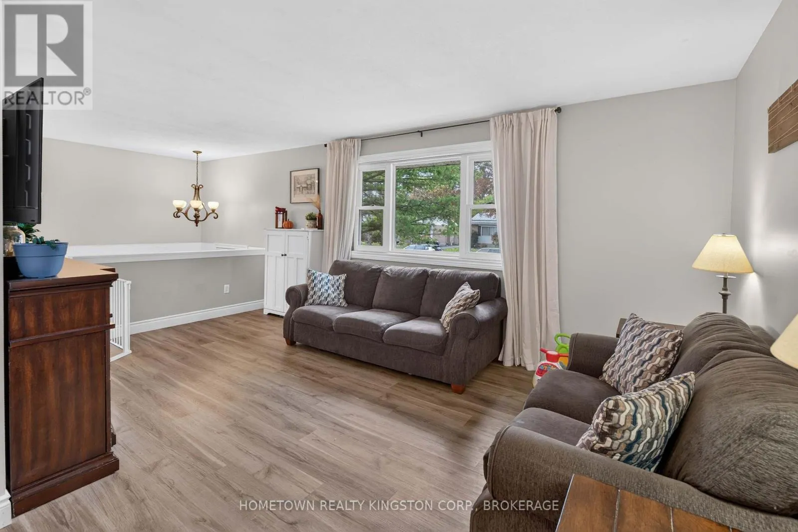 192 CAMBERLEY CRESCENT