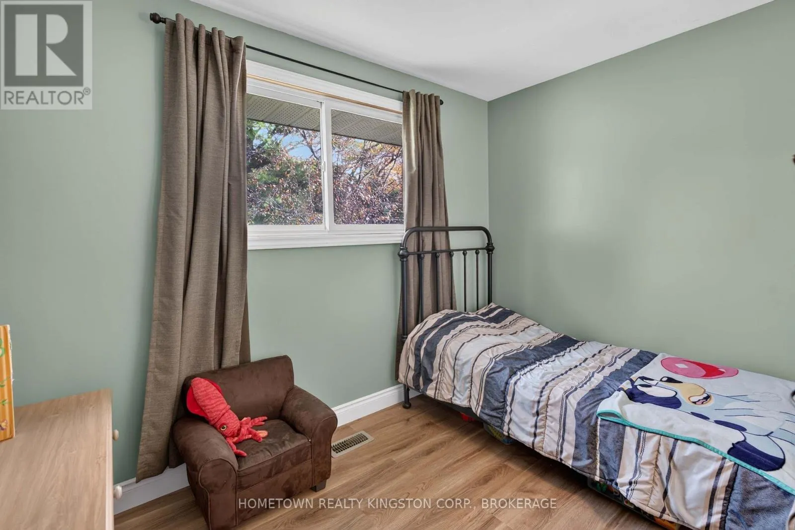 192 CAMBERLEY CRESCENT