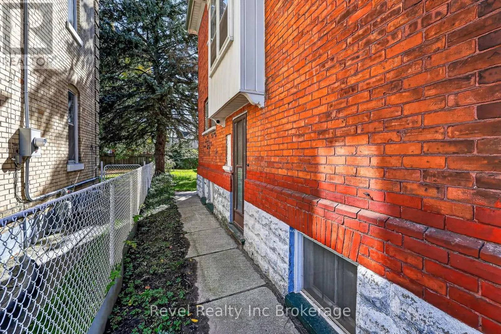 596 KING STREET
