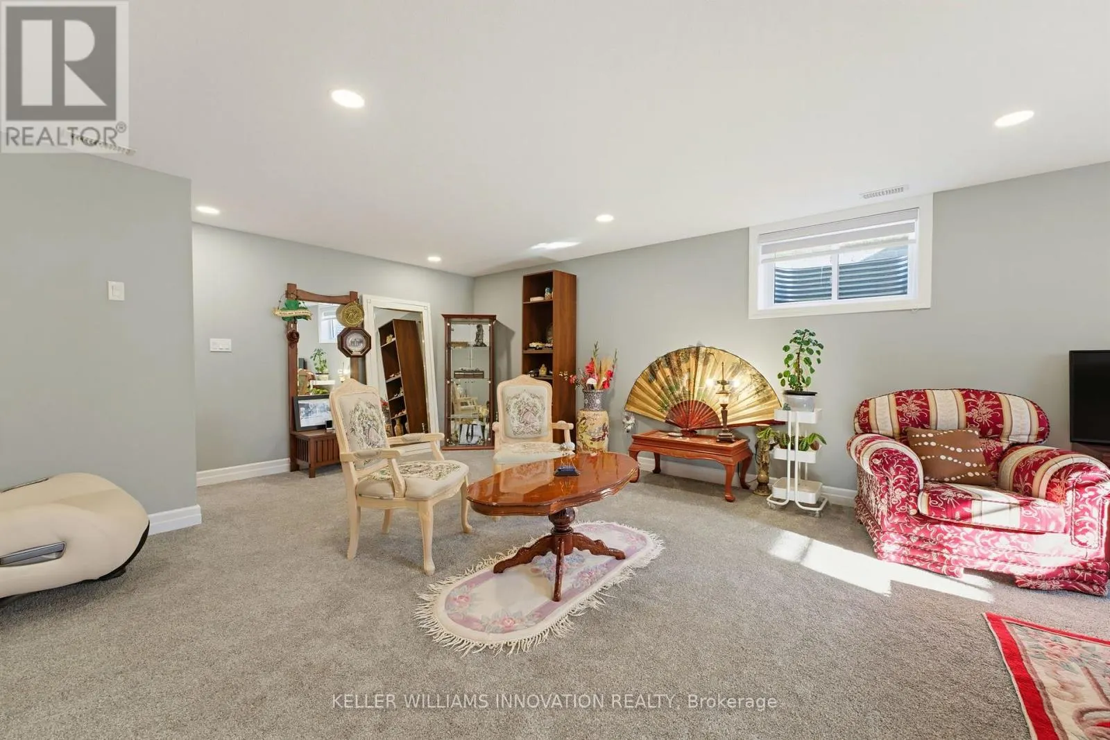 24 WINCHESTER CRESCENT