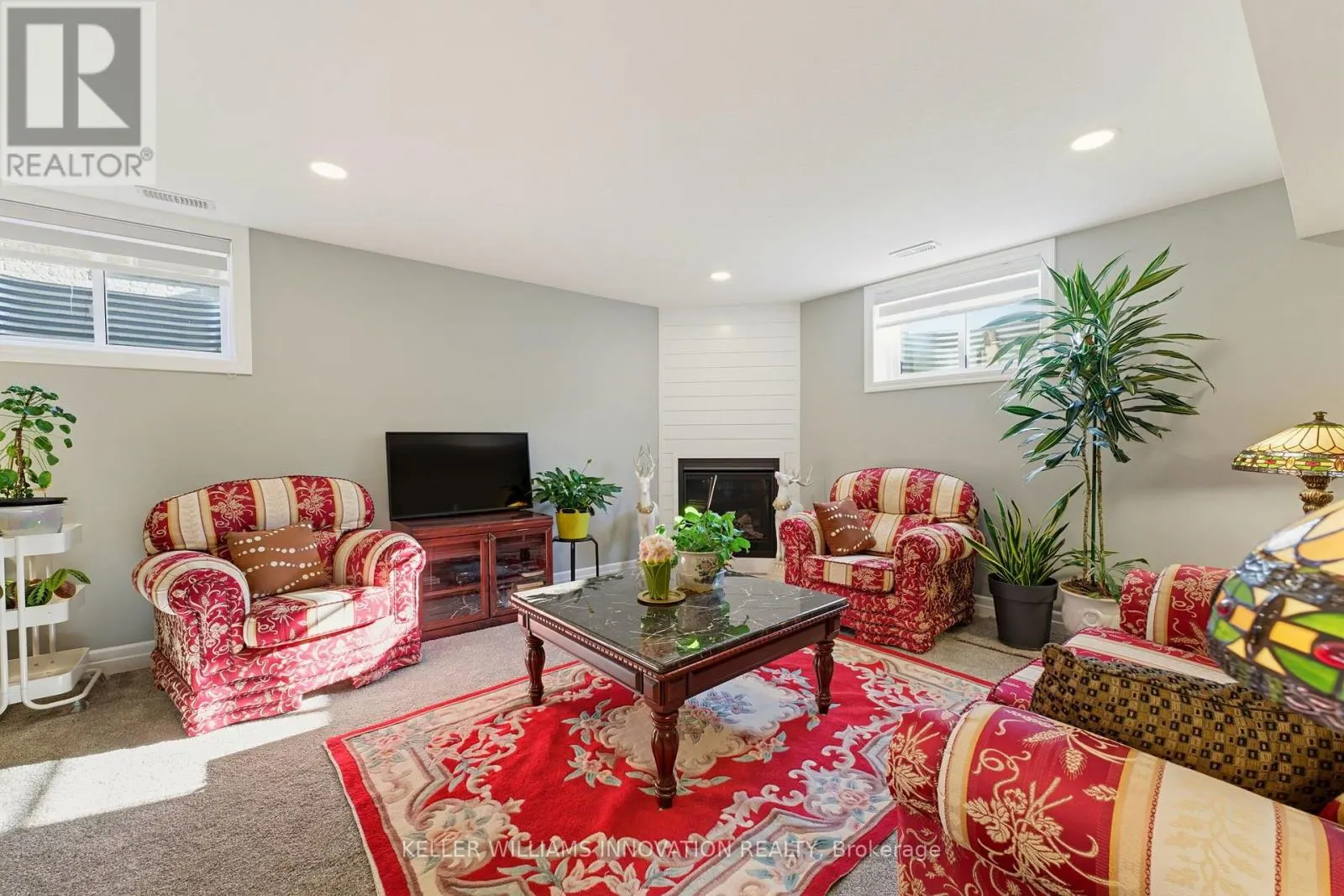 24 WINCHESTER CRESCENT