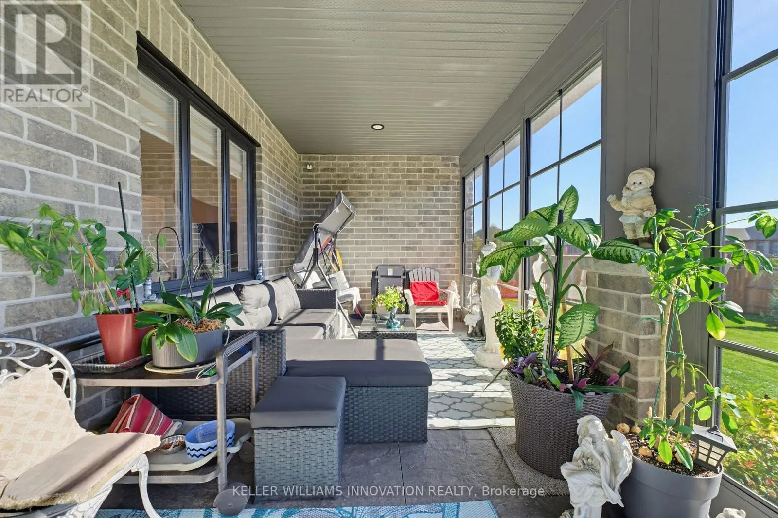 24 WINCHESTER CRESCENT
