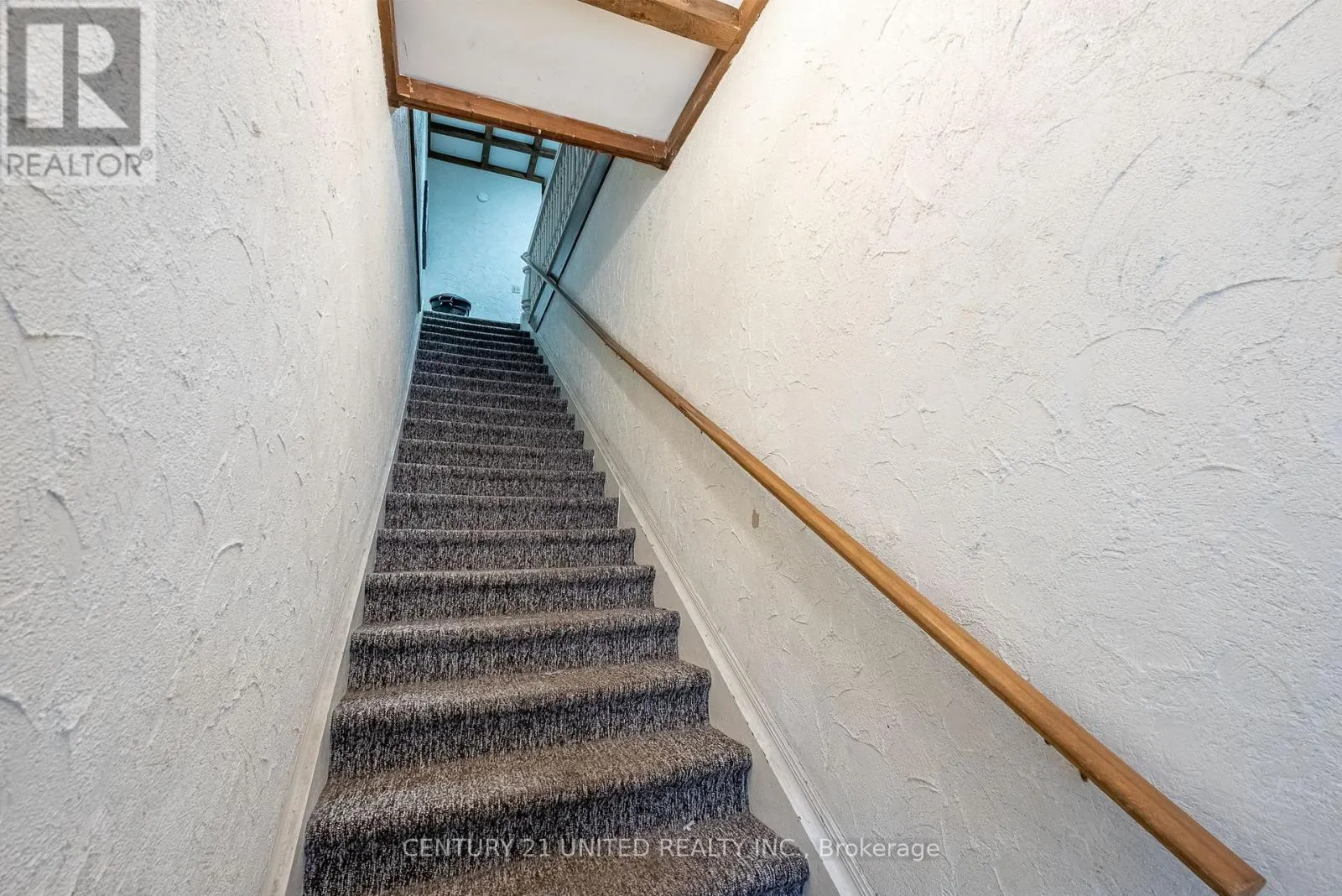 39 KING STREET W