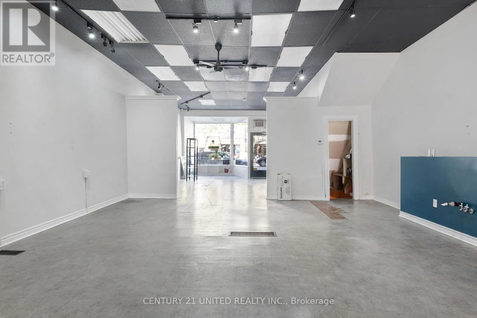 39 KING STREET W