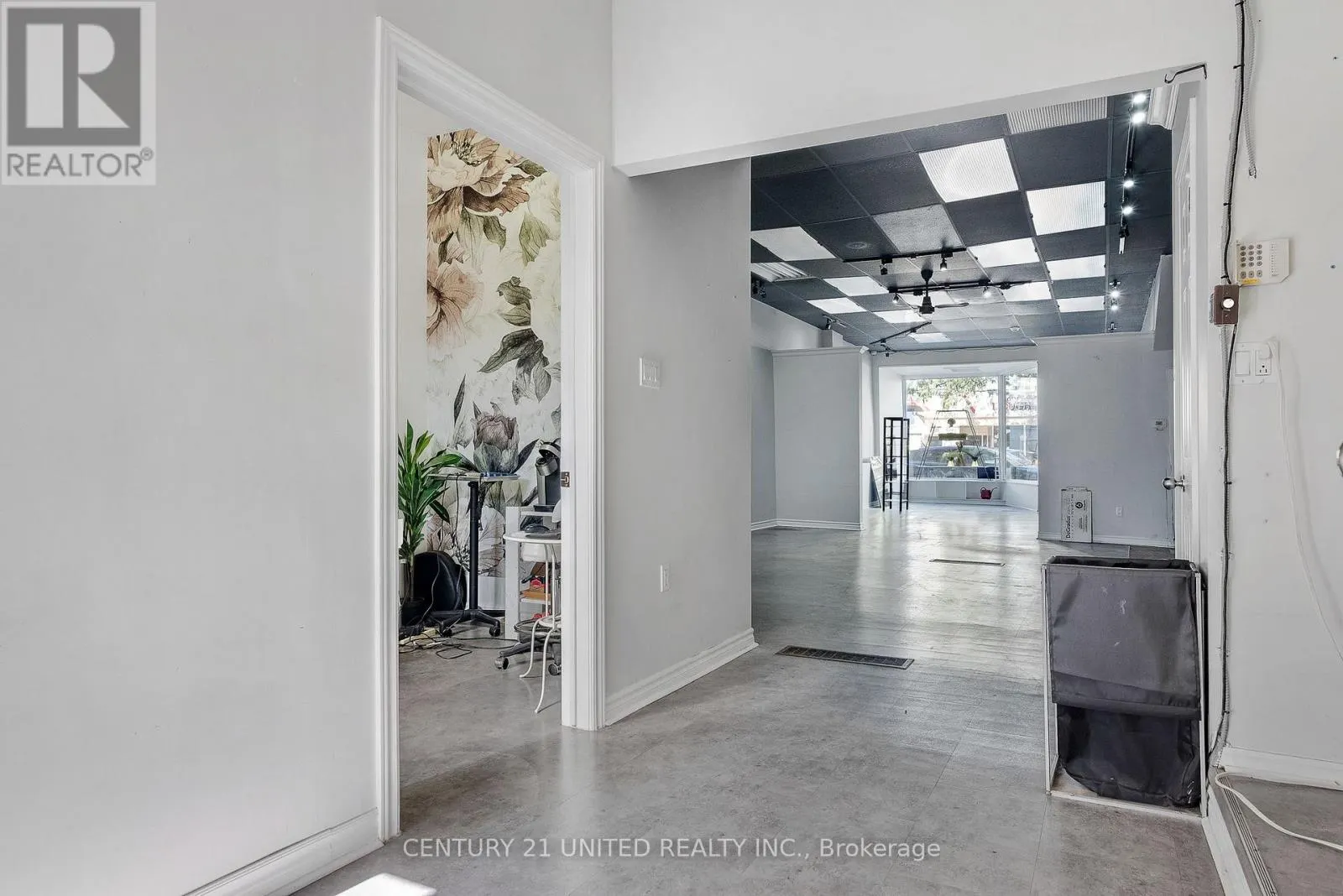 39 KING STREET W