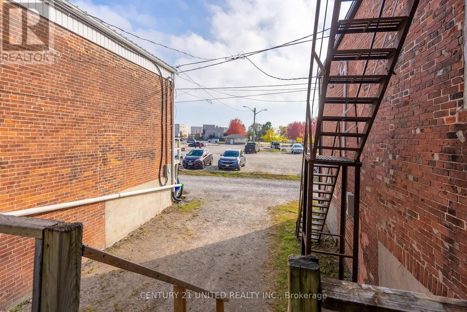 39 KING STREET W
