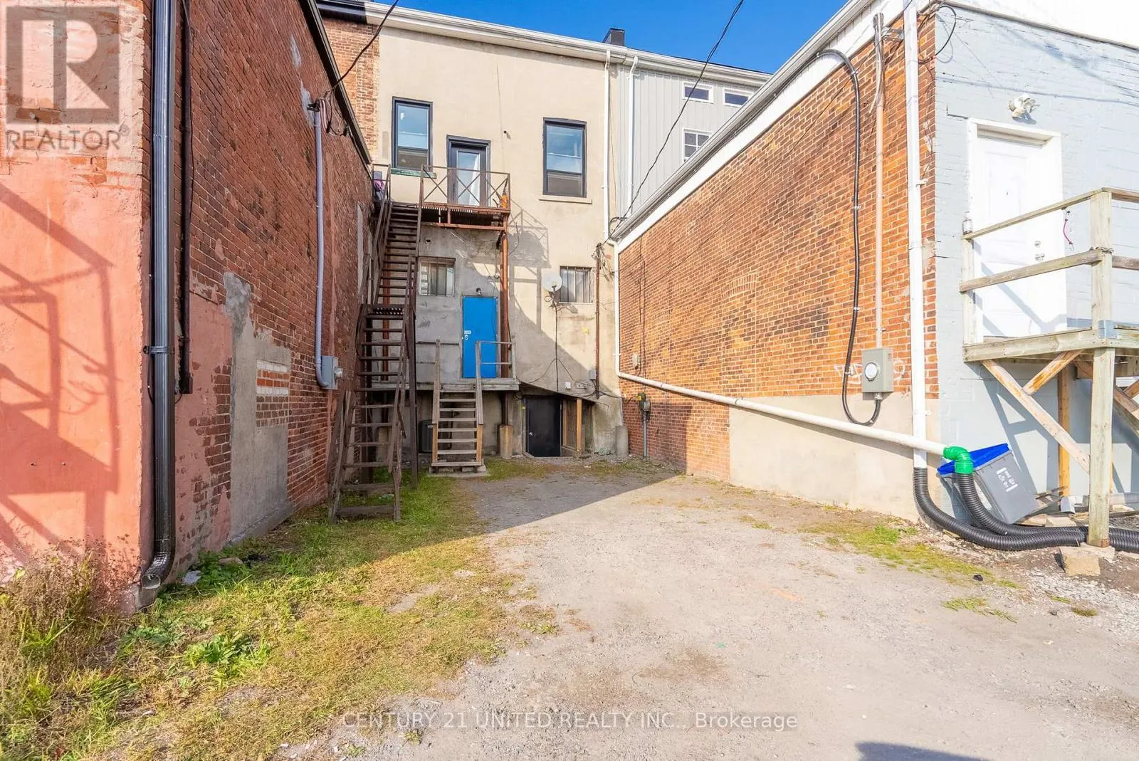39 KING STREET W