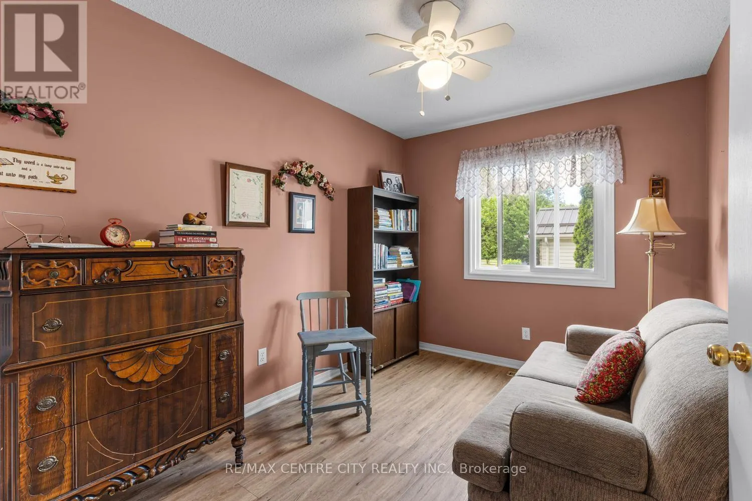 463 EXMOUTH CIRCLE