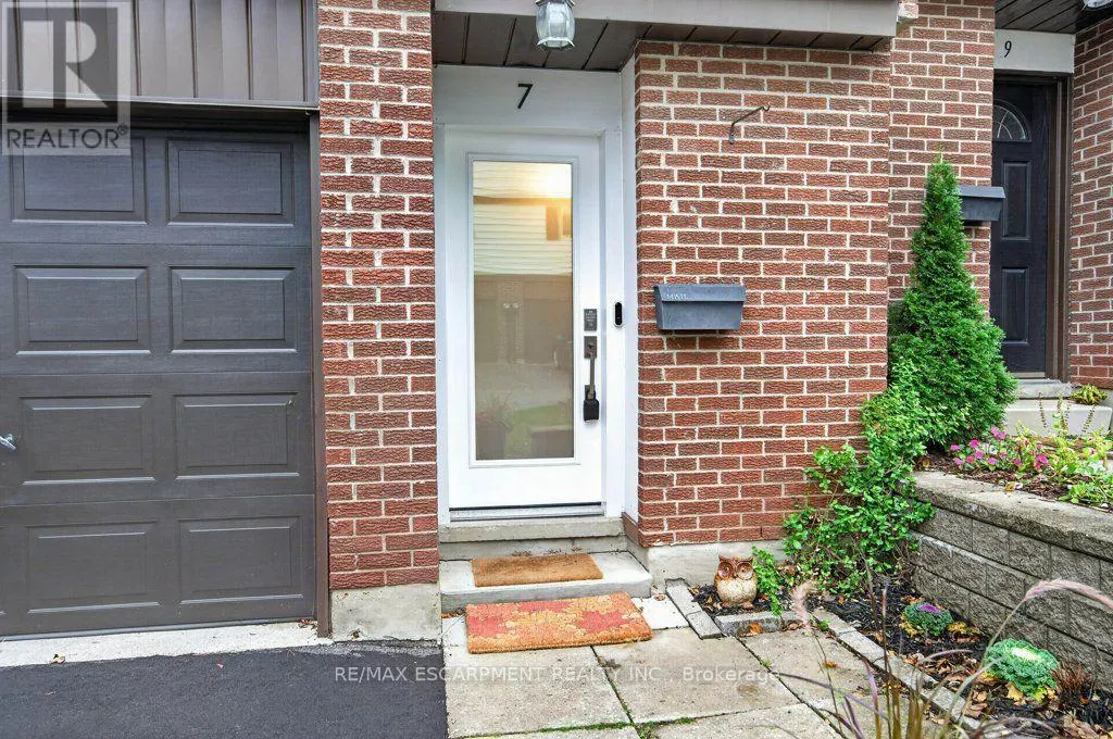 7 BRIAR LANE