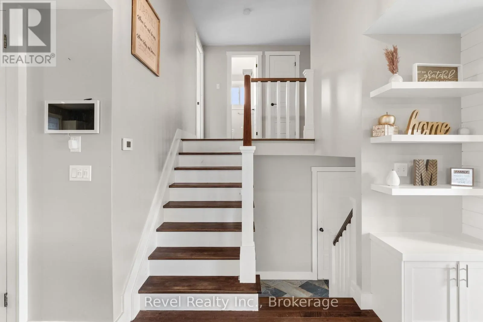 17 MOHAWK DRIVE