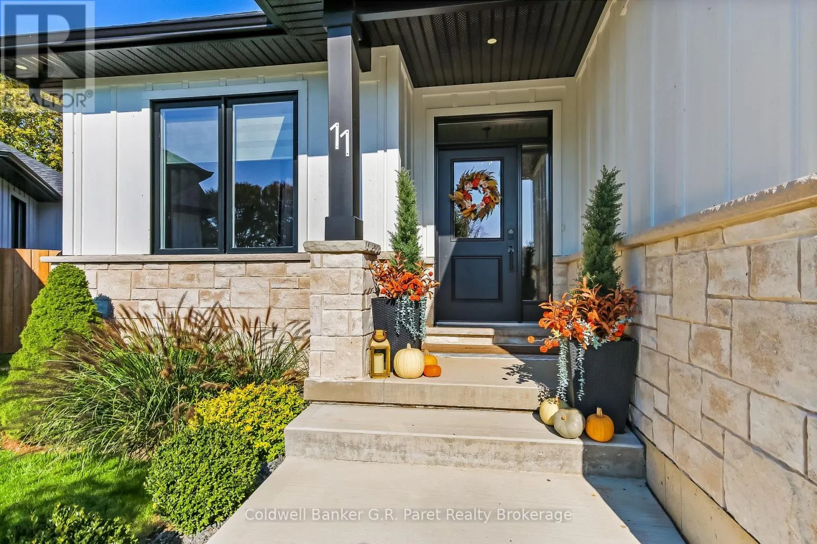 11 MACNEIL COURT