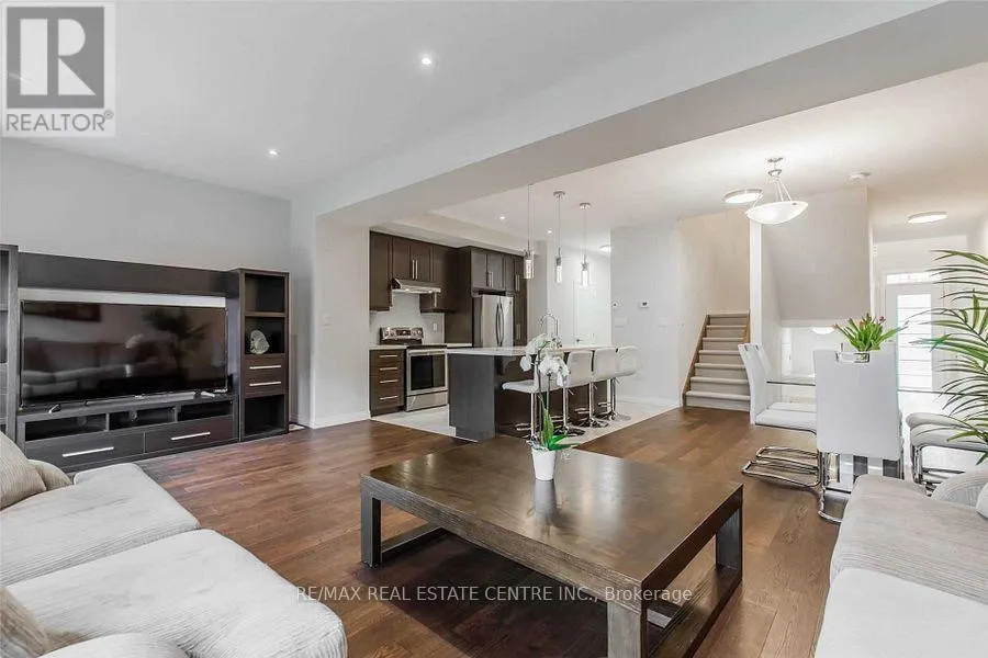 101 GREENWICH AVENUE