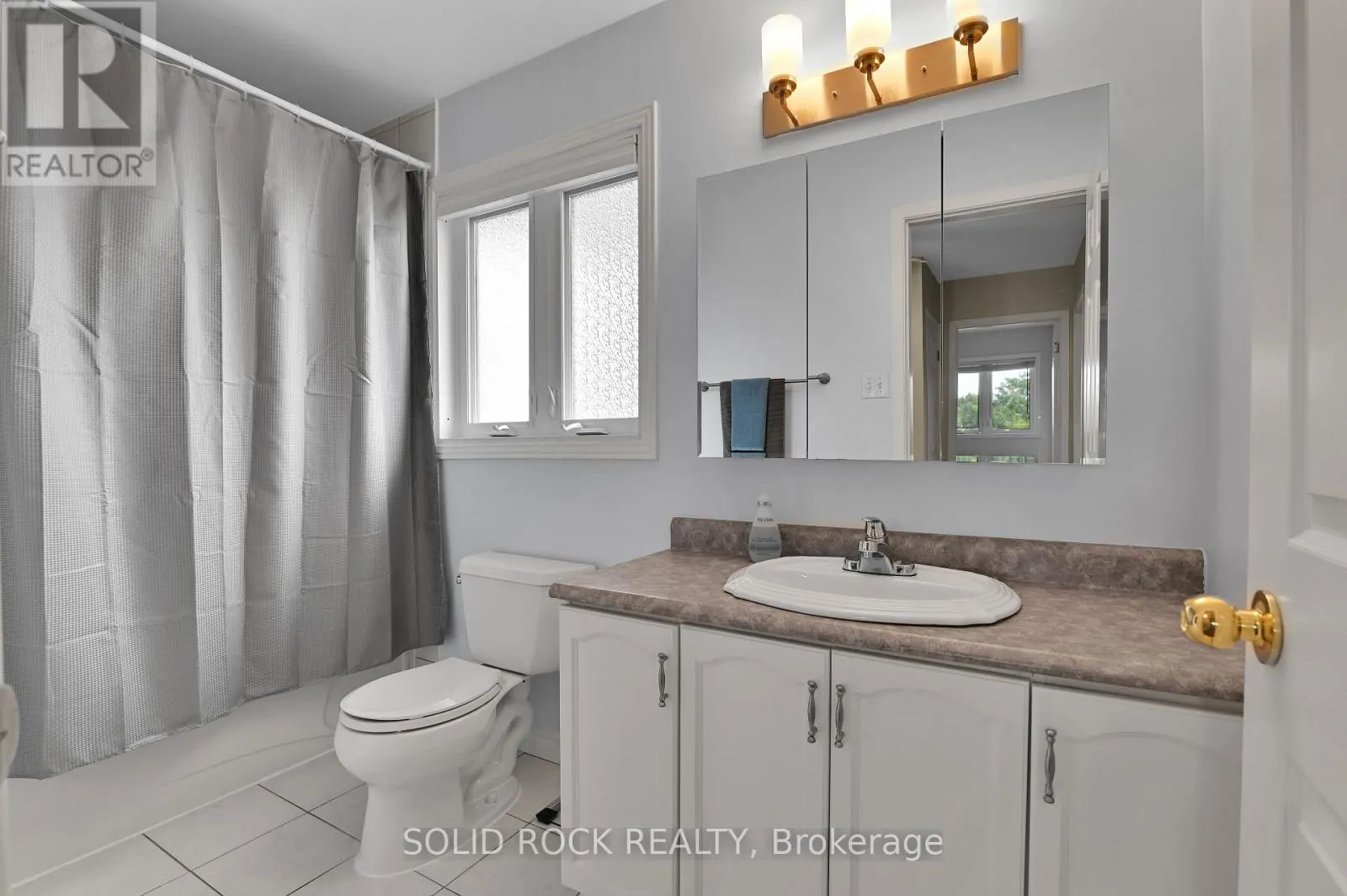 253 COTE-ROYALE CRESCENT