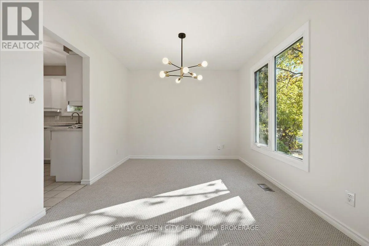 19 BERKHOUT TERRACE
