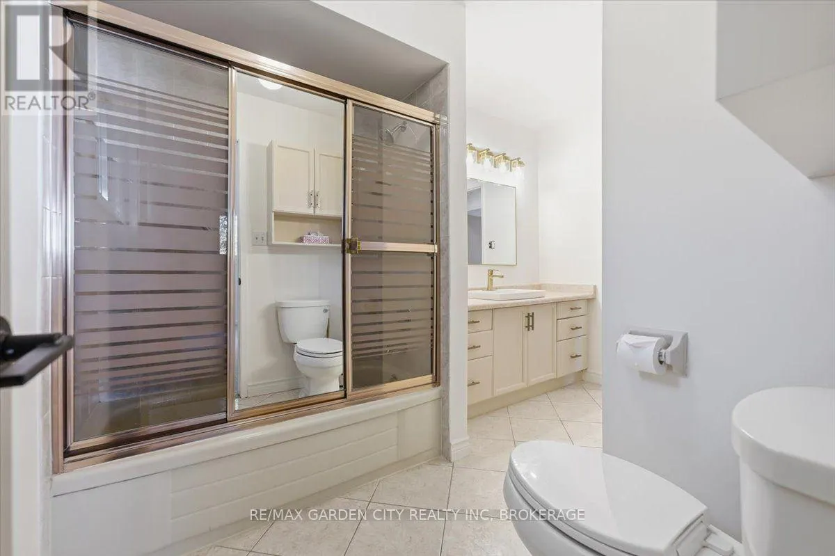 19 BERKHOUT TERRACE